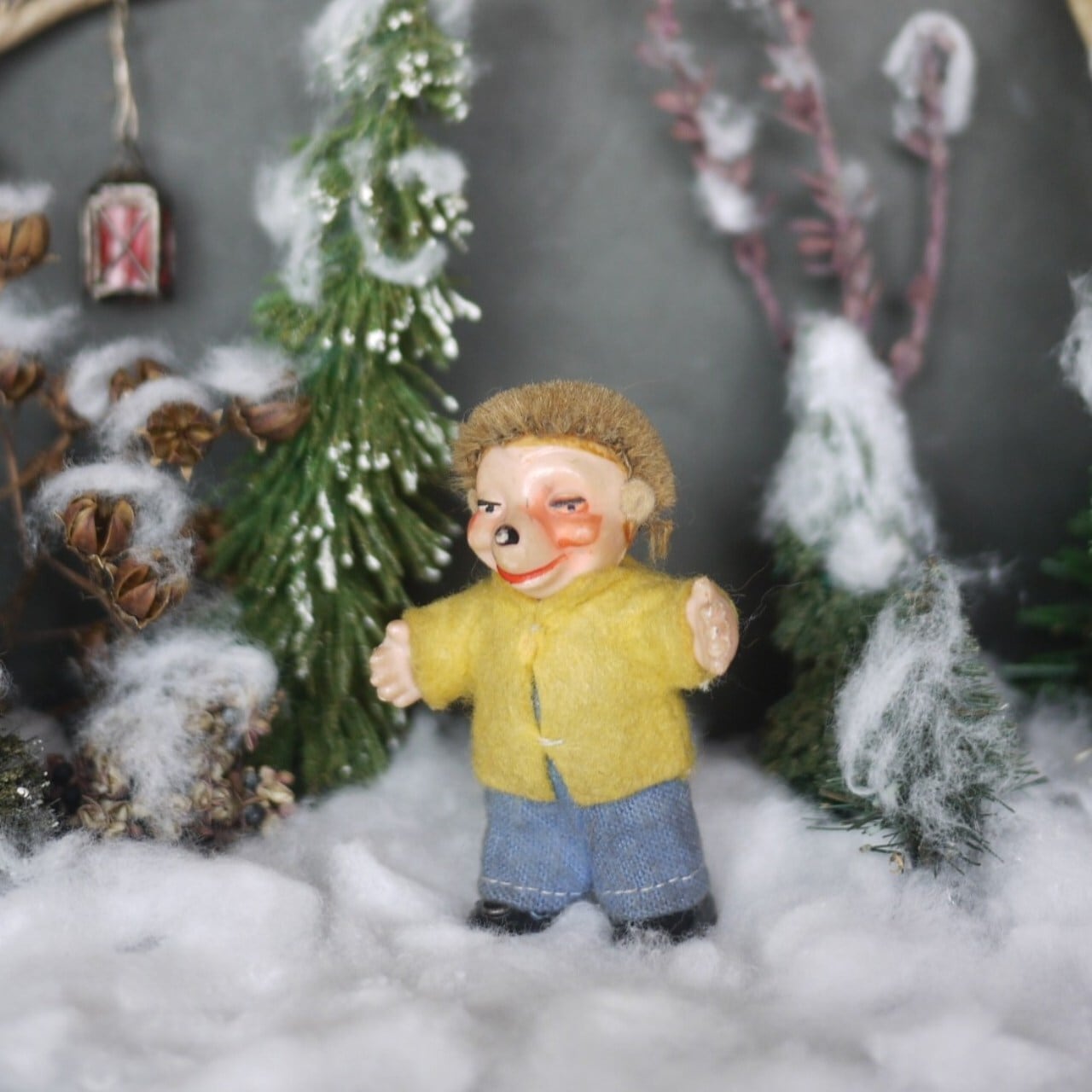 ハリネズミの少年フィギュア ドイツ