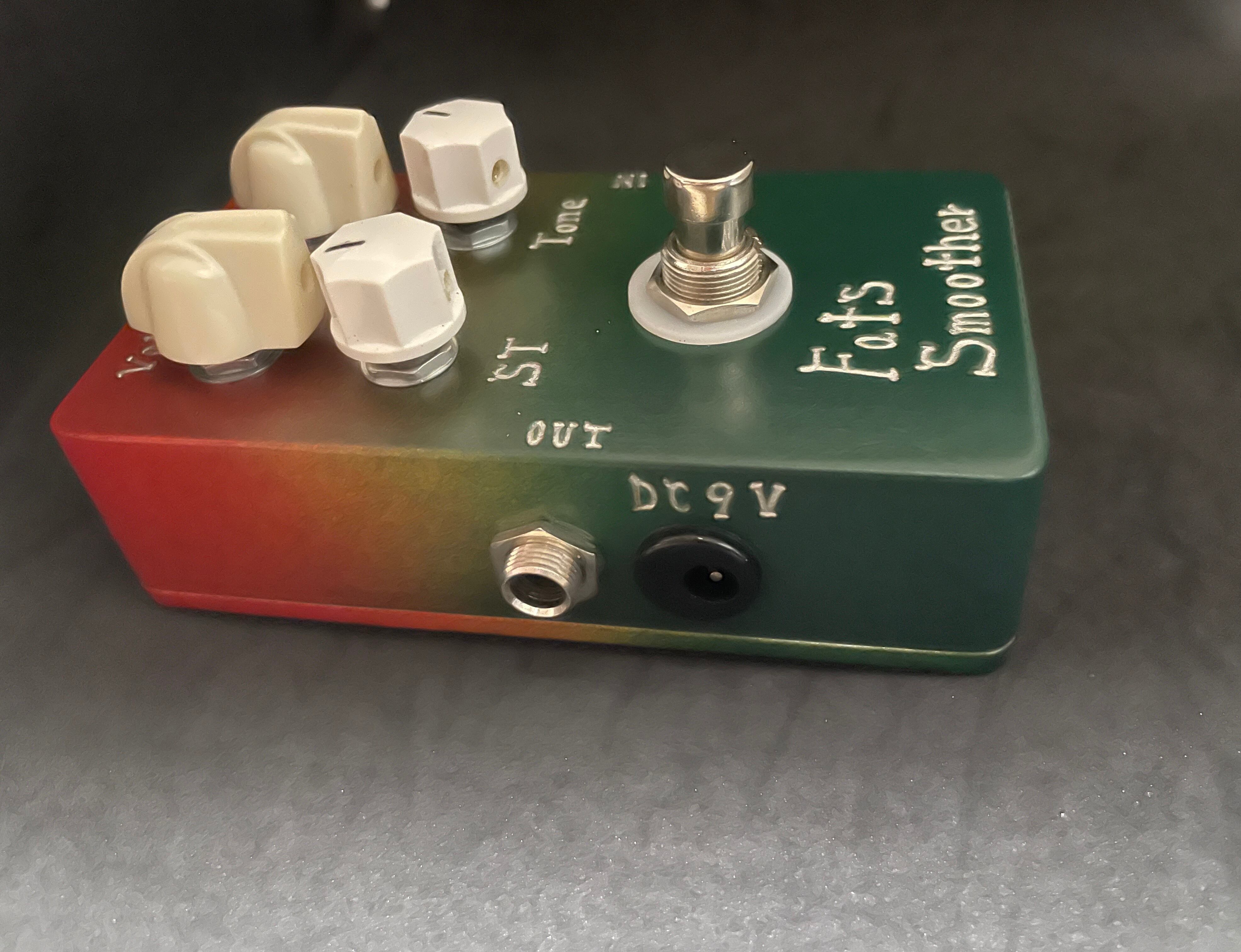 ギター Fats Smoother ファッツスムーサー：ミッドレンジ調整機能付きオーバードライブ