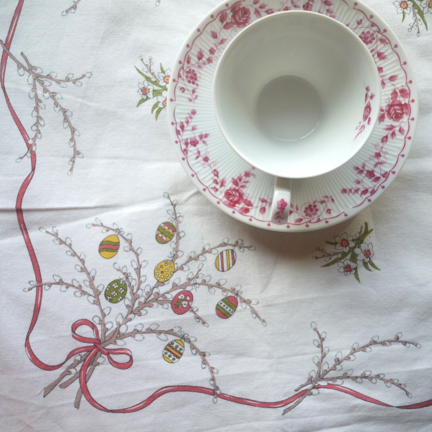 プリントテーブルクロス イースターエッグ&ねこやなぎ ドイツ