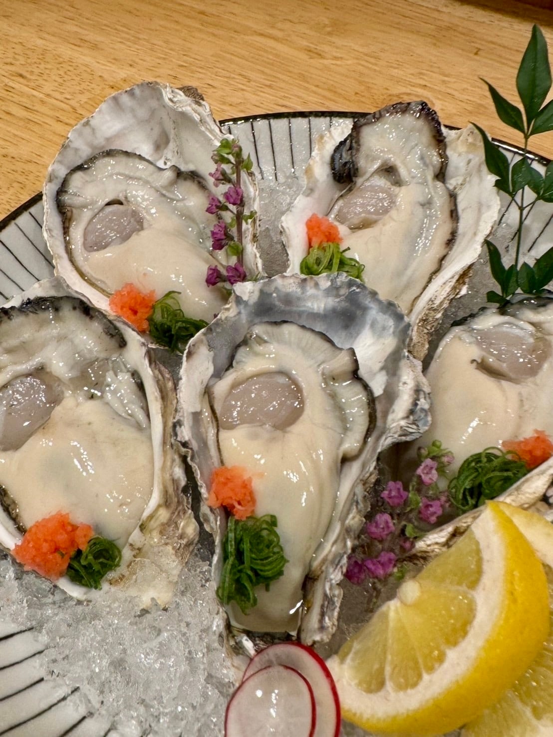 はむにぎり　かぶりもの　牡蠣　オイスター　ポシェット風レモン　2点セット 生食用〉【金垂牡】冷凍牡蠣むき身（15粒〜20粒） | -IPPO- EC SHOP