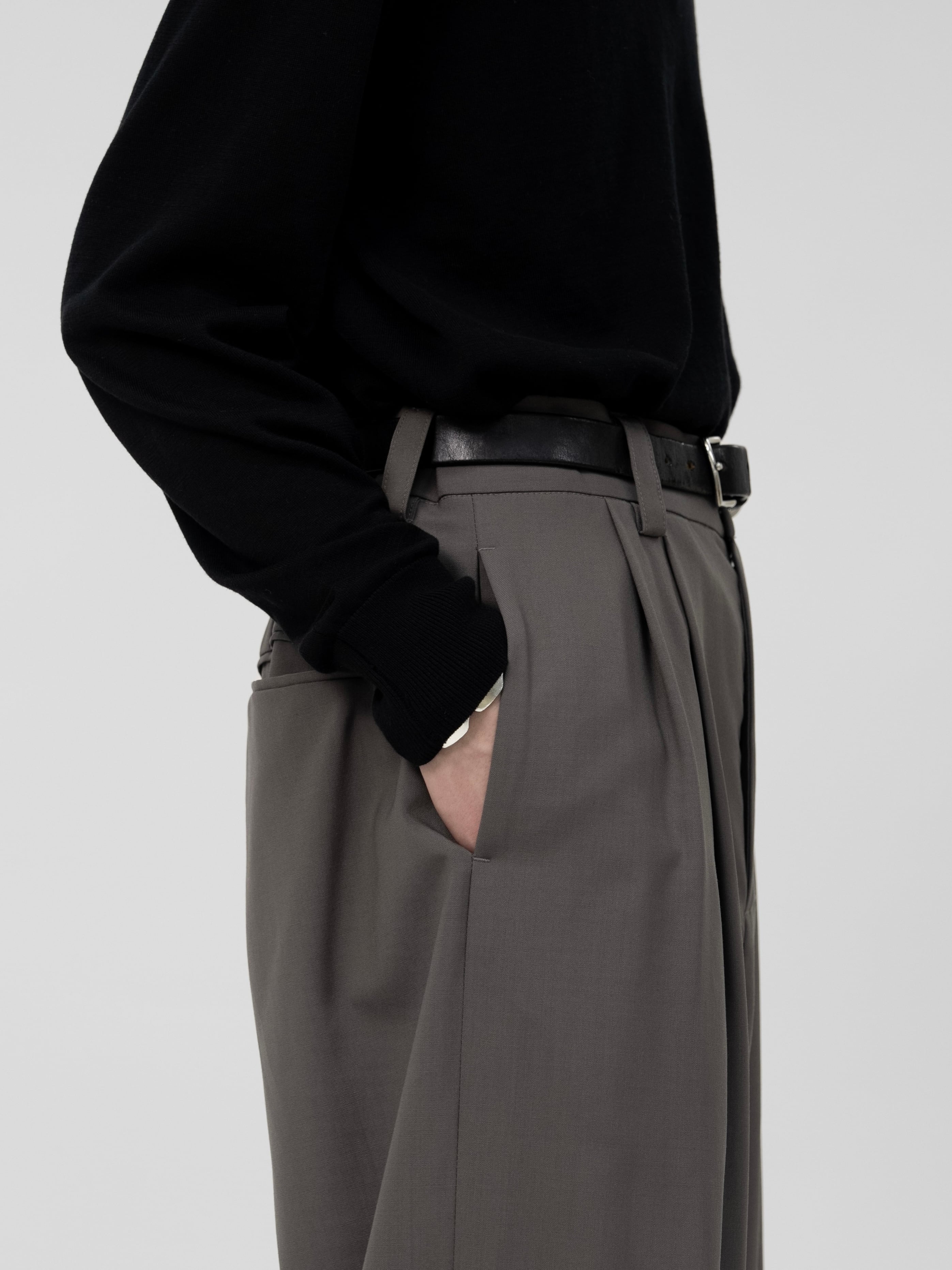 TWO TUCK WOOL WIDE TROUSERS【G.BROWN】 | lapiis