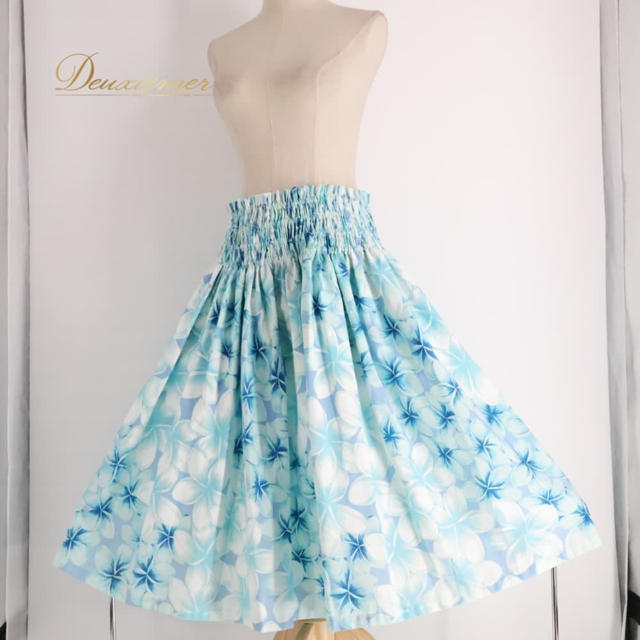 フラダンス 衣装 パウスカート ブルー系 日本製 プルメリア柄 総柄 ツートンカラー シングル シンプル かわいい 華やか 鮮やか 明るい 爽やか 軽やか 青 水色 白 ハワイアン アロハ ハワイアンプリント フラ ダンス レッスン 練習 ホワイト系
