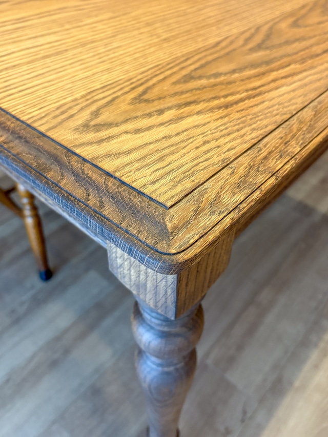 ホワイトオーク材ターンドレッグダイニングテーブル “スレンダー”(アンティーク調ろくろ足テーブル) W1400〜2400 4〜8人掛け 引き出し付きダイニングテーブル