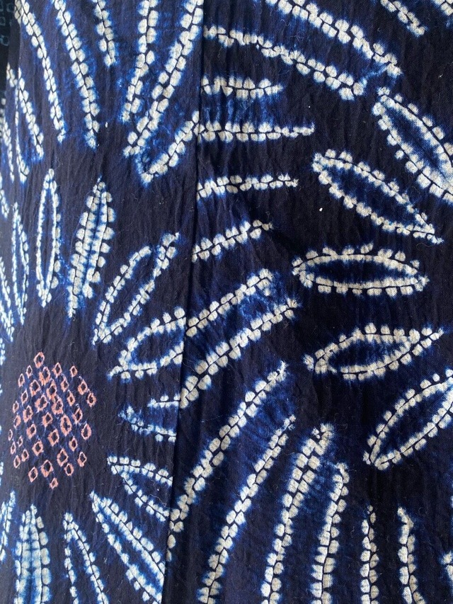 【浴衣】藍地に花文　絞りの浴衣