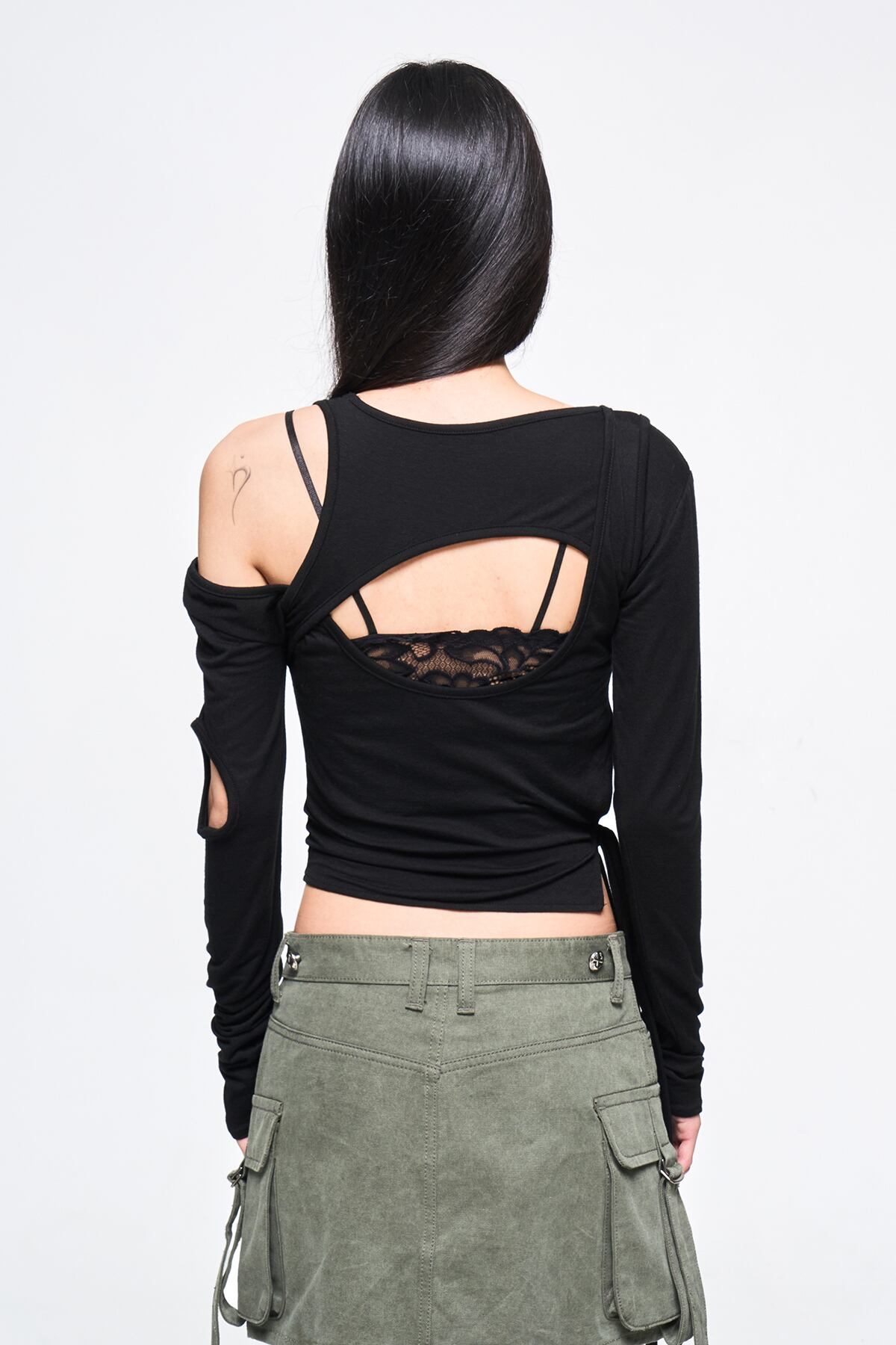 [L.E.E.Y] CUT OUT LONG SLEEVE TOP ★大人気★ l.e.e.y] CUT OUT LONG SLEEVE TOP BLACK 正規品 韓国ブランド