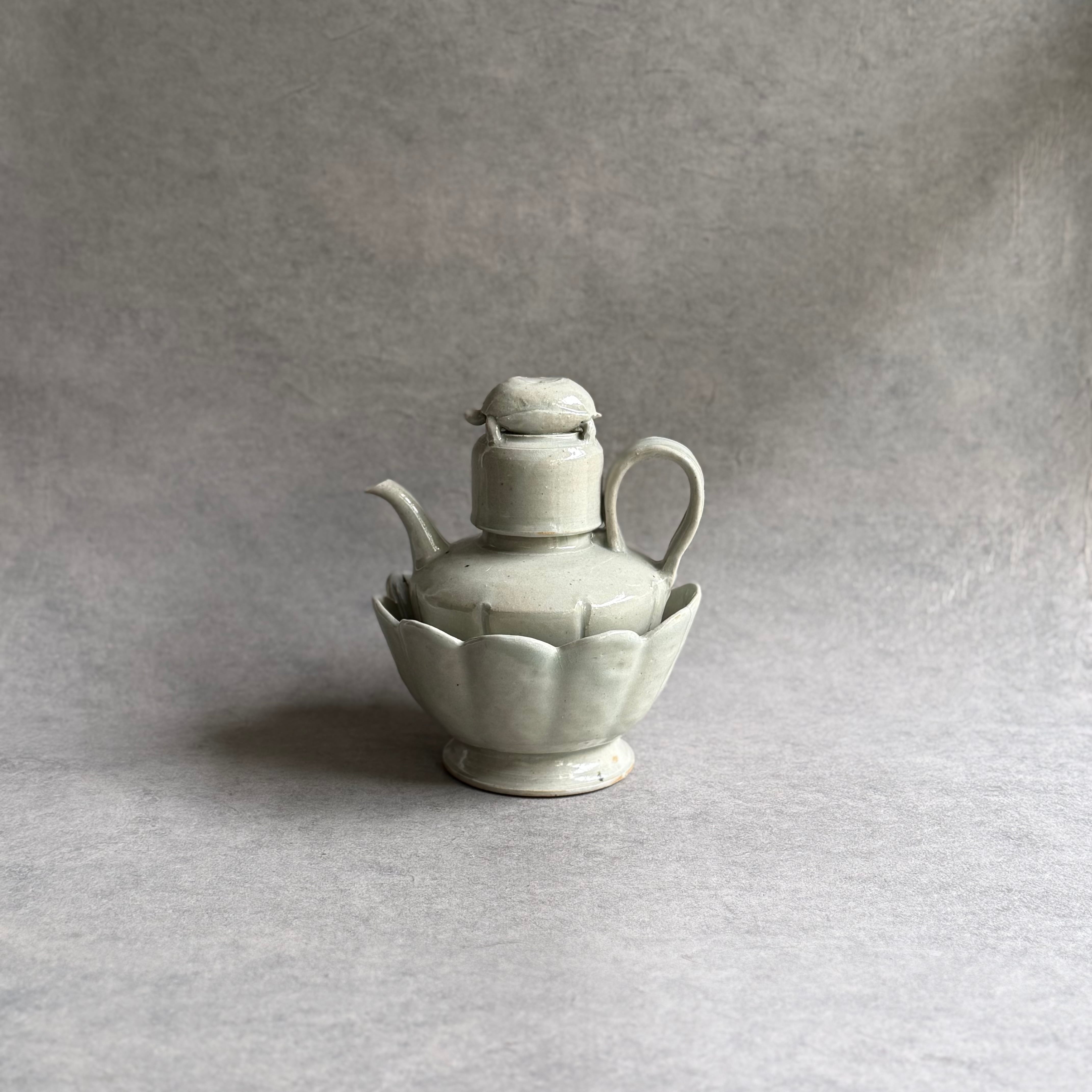 日高伸治 青白磁台付瓜形水注 | gallery 一白