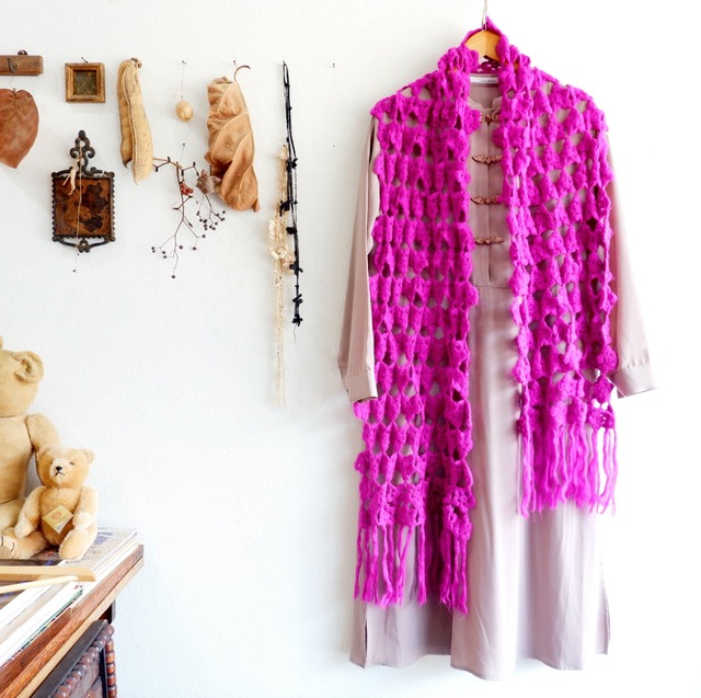 ユニセックス マリークワント ロンドン お花モチーフ ストール マフラー ショッキングピンク 古着屋 Sputonic ユニセックス マリークワント ロンドン お花モチーフ ストール マフラー ショッキングピンク 古着屋 Sputonic