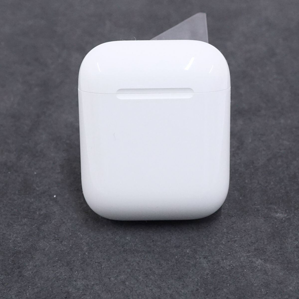 APPLE MRXJ2J/A 第二世代　ワイヤレス充電ケース　ほぼ未使用品 Apple Apple AirPods with Wireless Charging Case エアーポッズ 充電
