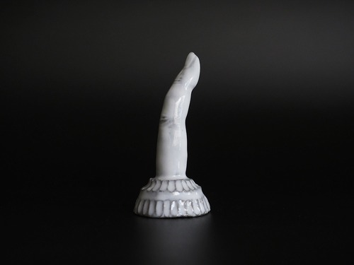 Etrange petite piece 401  指のオブジェ Ⅰ
