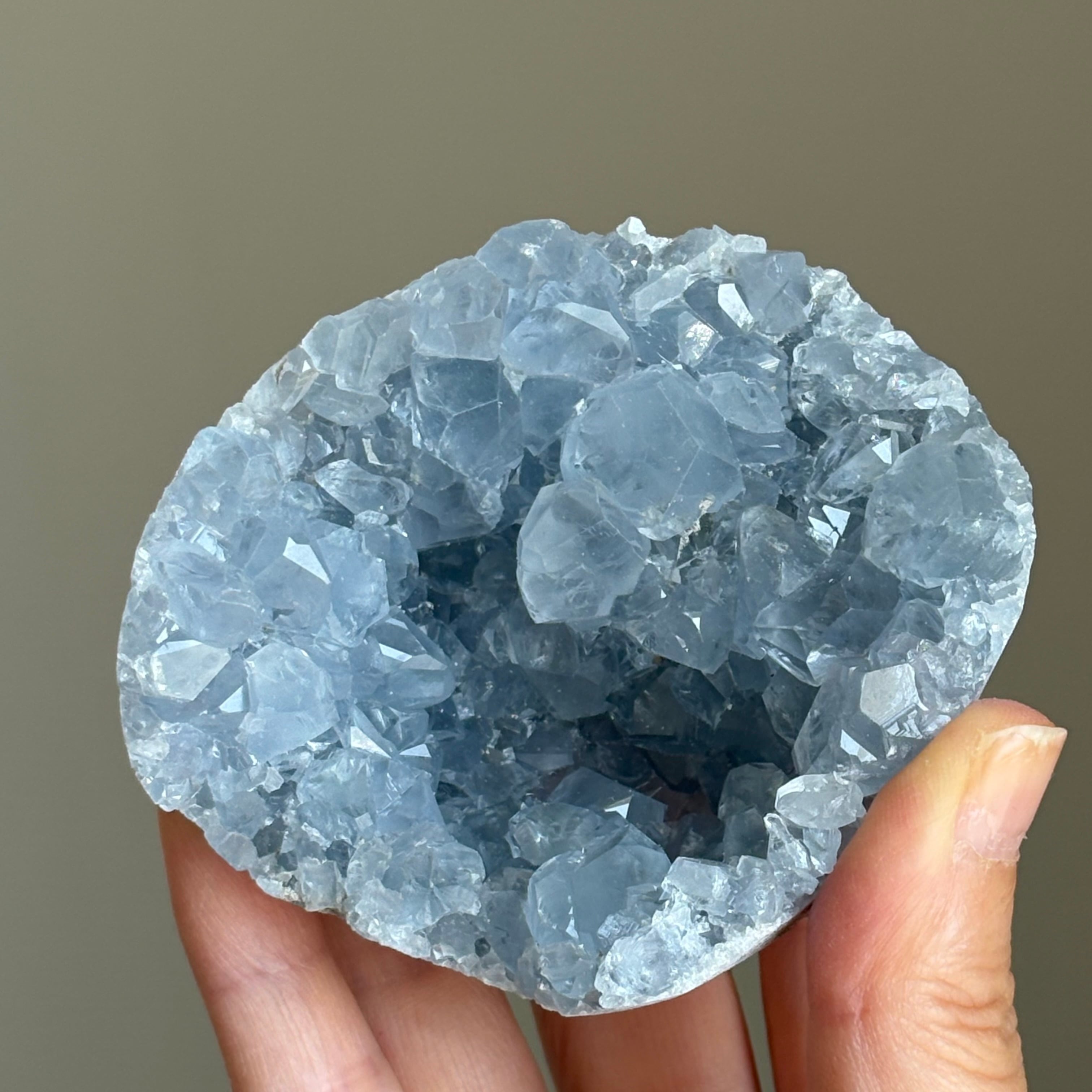 セレスタイト 原石 クラスター マダガスカル産 天然石 ブルー 結晶 大きめ マダガスカル産 セレスタイト クラスター 原石|落ち着いたブルー 透明