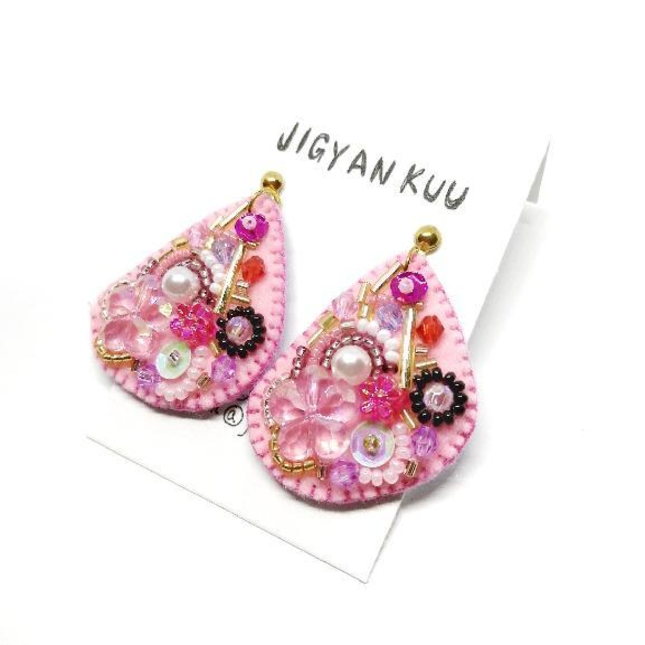 しずく型 ビーズ刺繍のフェルトピアス ピンク | JIGY AN KUU