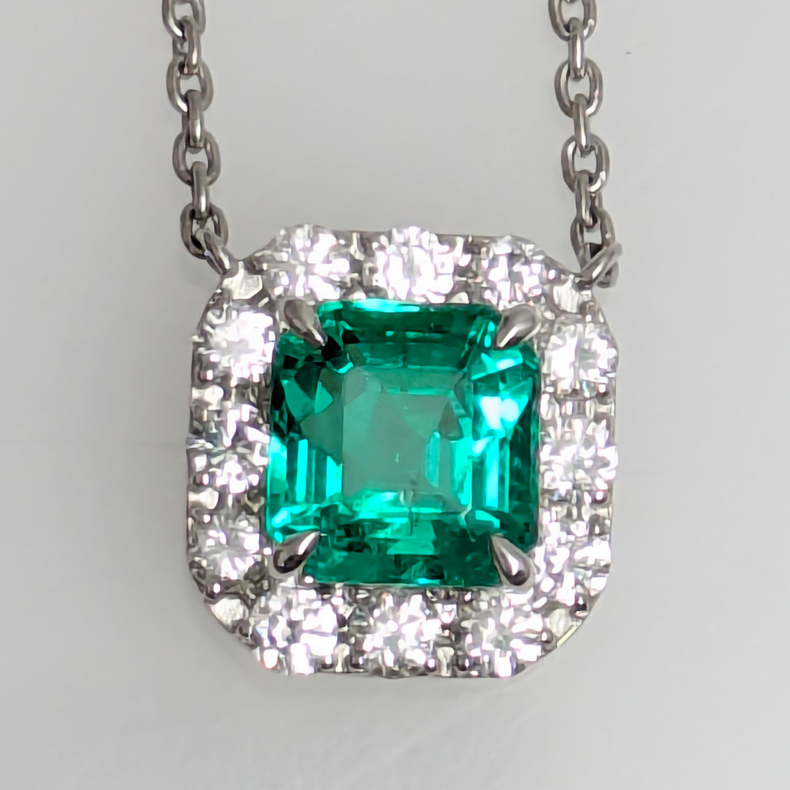 Pt900/850エメラルドネックレス コロンビア産 エメラルド 0.811ct Pt900/850エメラルドネックレス コロンビア産 エメラルド 0.811ct