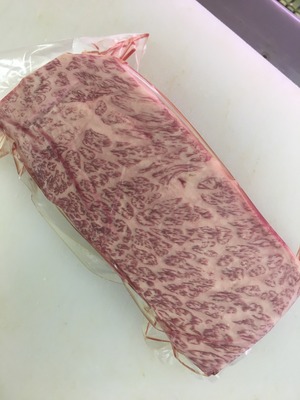 黒毛和牛A4ランクロース1000g(ステーキ、焼肉)