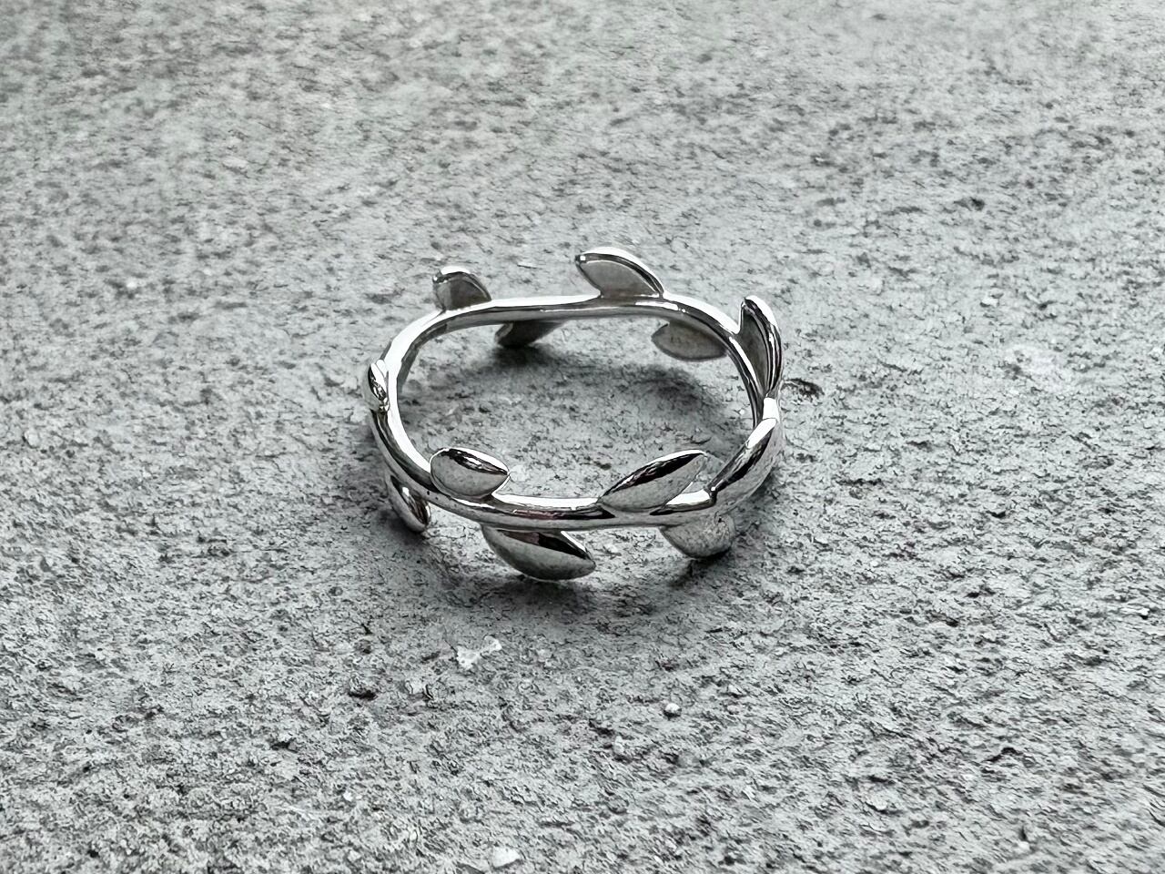 Tiffany & Co. "Paloma Picasso" Olive leaf narrow band ring silver 925