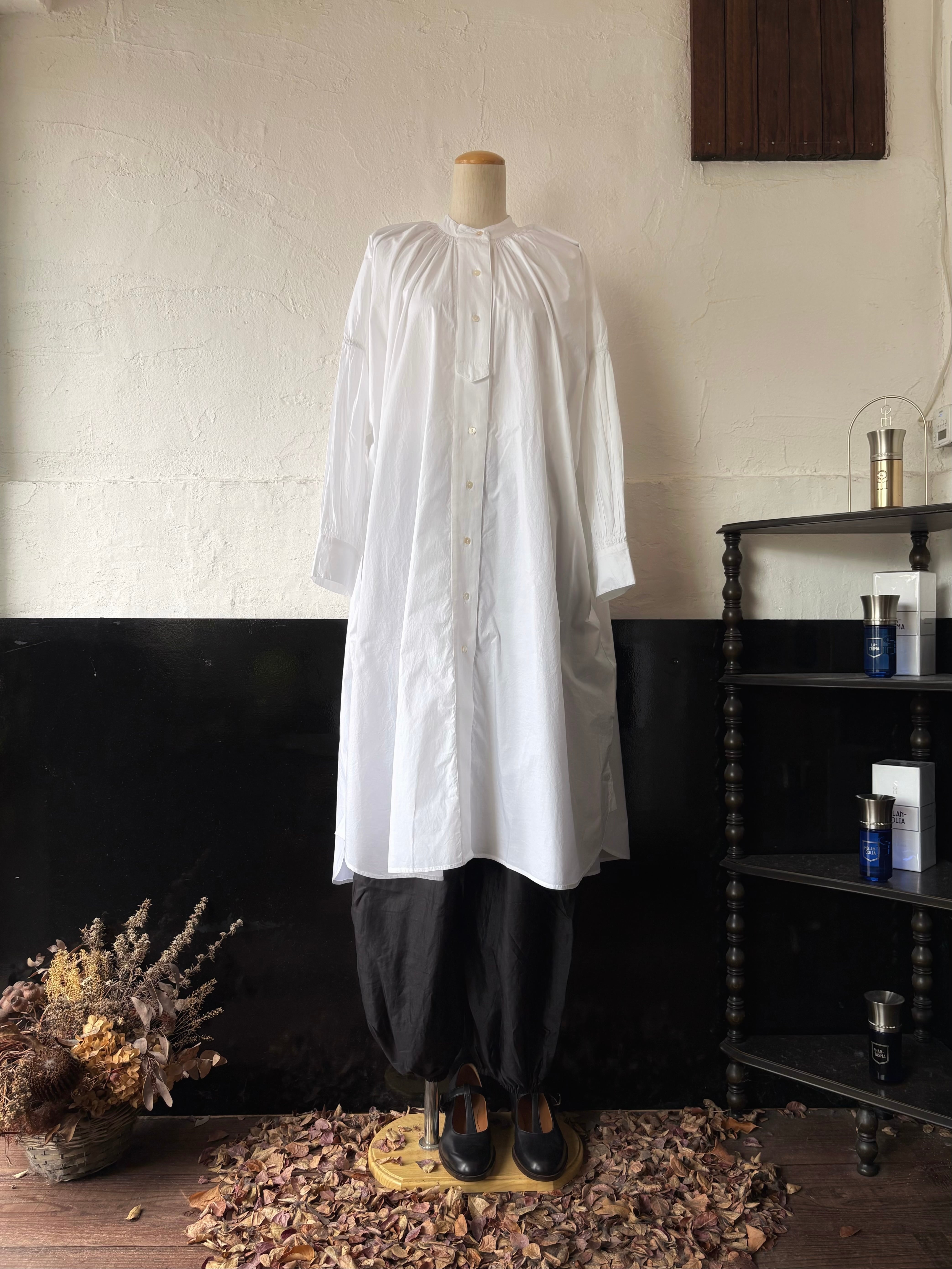 Pau thongvird HARIKA gather big shirt off white | TALE COCOON