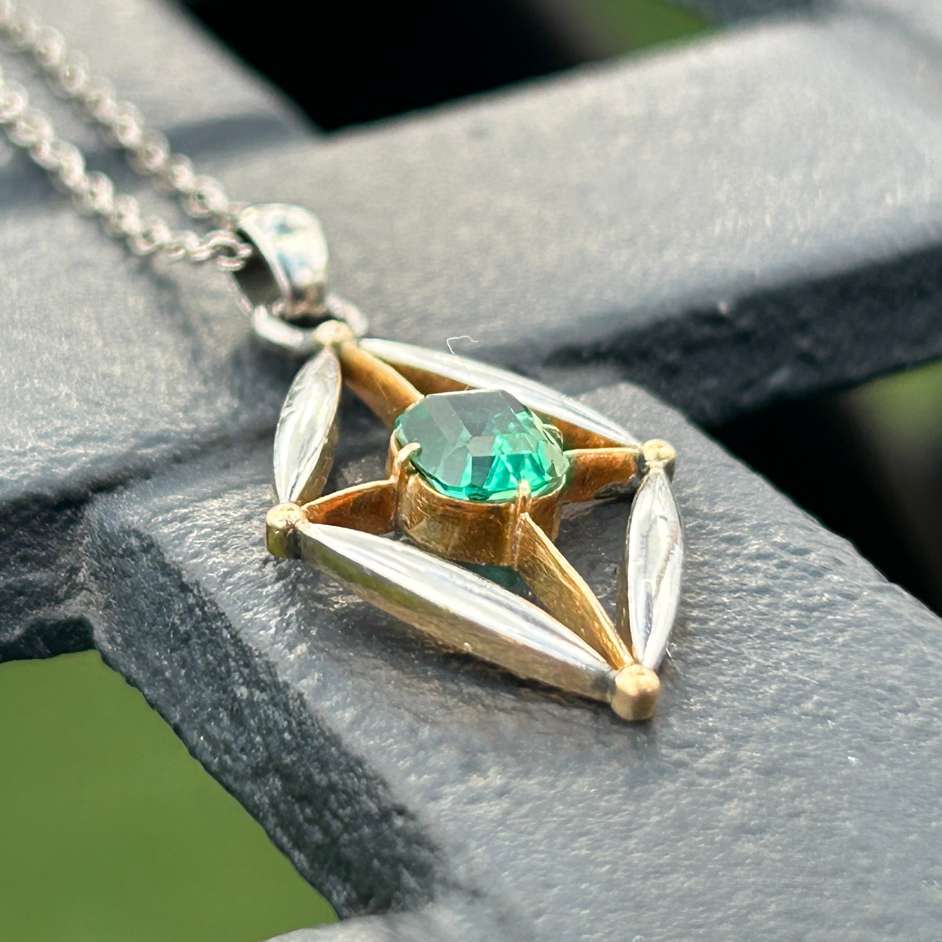 アンティーク　18金　短鎖飾りを使ったペンダントtop