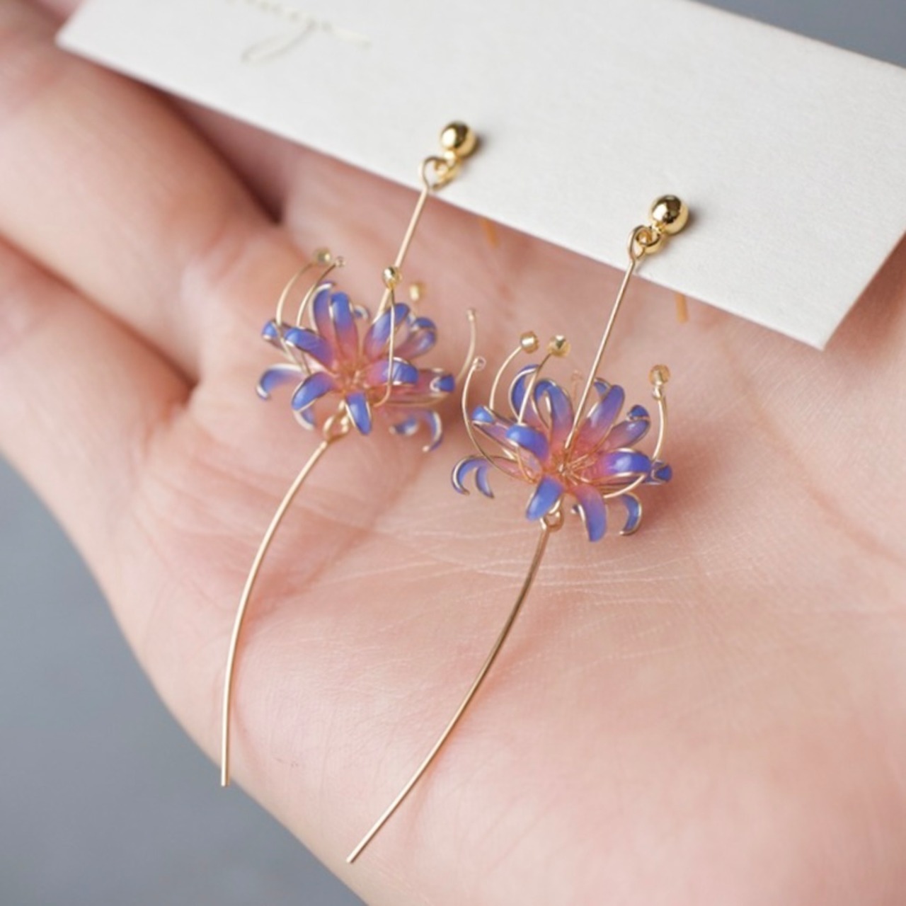 夕暮れの夏水仙 | Resurrection Lily Dangle Earrings