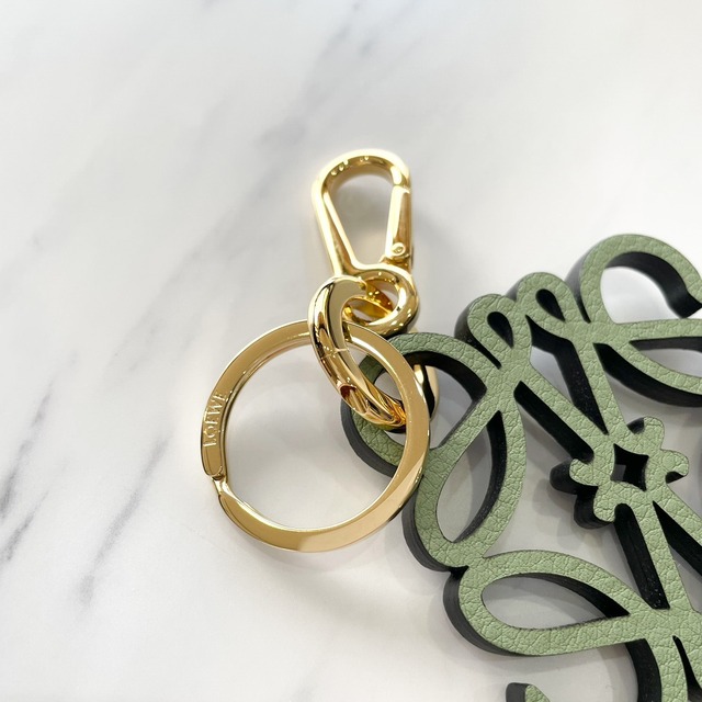 LOEWE ロエベ アナグラム チャーム カーフ Rosemary/Gold