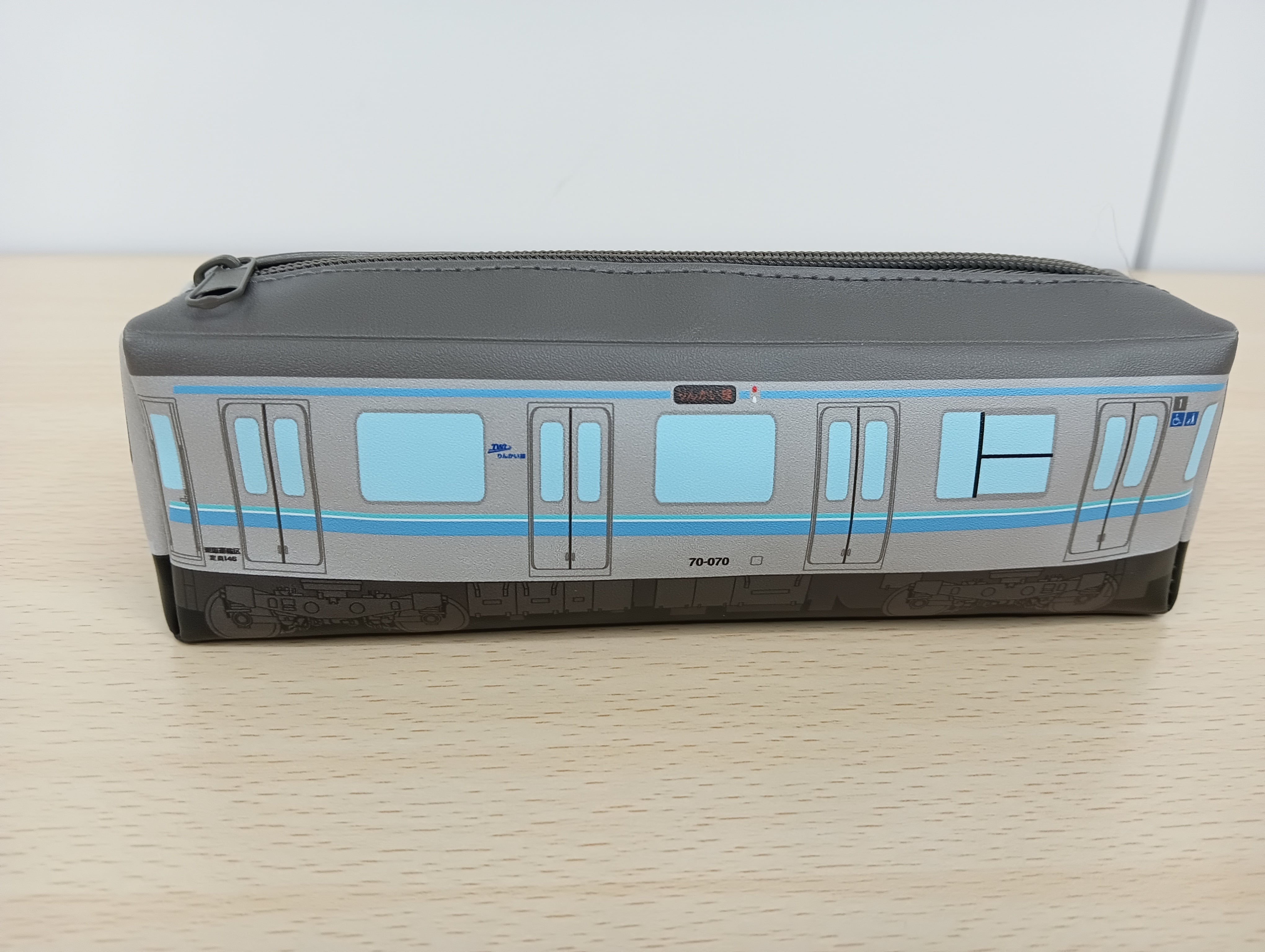 りんりん りんかい線70-000形電車型ペンケース | りんかい線オフィシャル