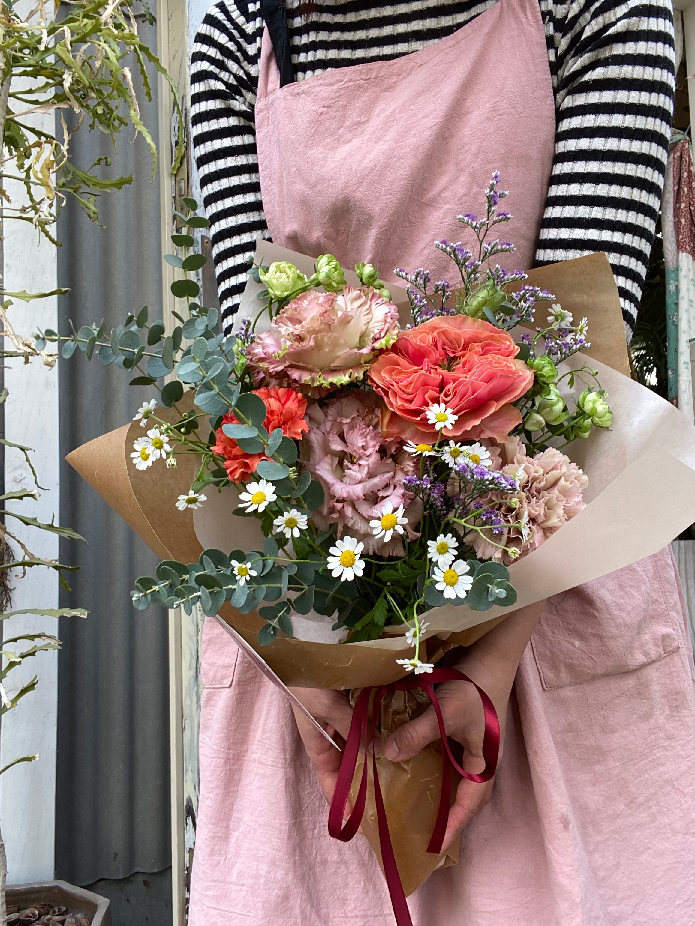 伊勢市外への宅配便でお届け■■母の日おまかせセレクトブーケ Sサイズ