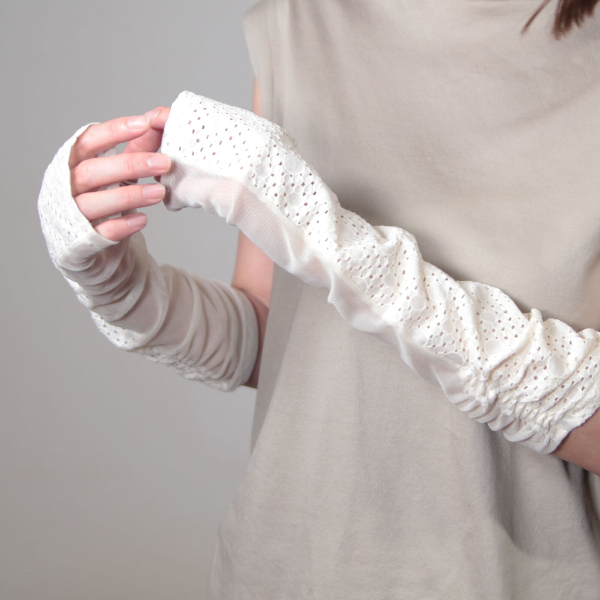 値下げ‼️シュシュ　お花沢山チュールレース　別売りアームカバー 値下げ‼️シュシュ お花沢山チュールレース 別売りアームカバー 値下げ