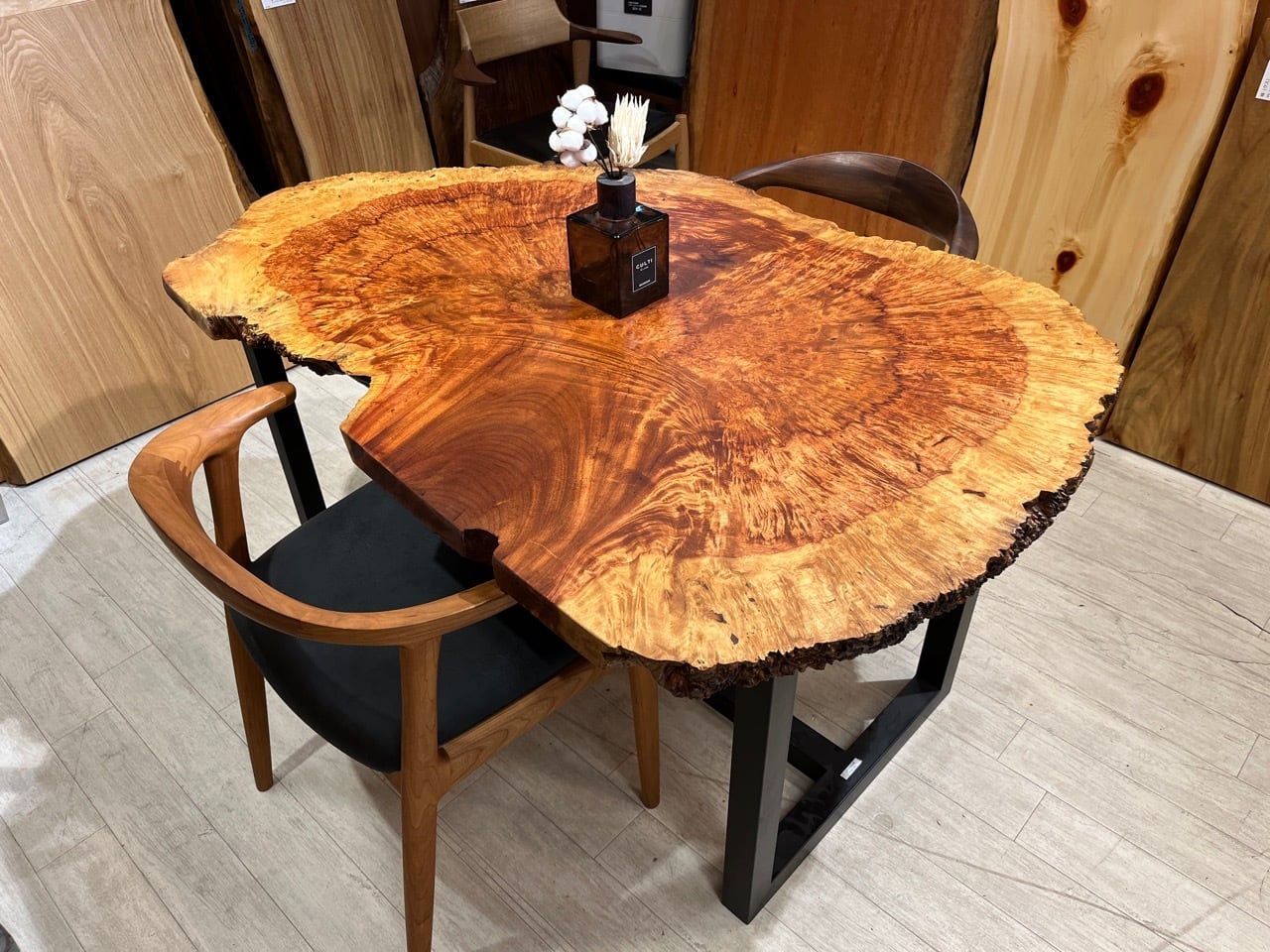 花梨（カリン） | 千年家具 - 無垢一枚板テーブル・ダイニングテーブル ...