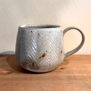 池田大介 ヘリンボーンヒビ粉引マグ