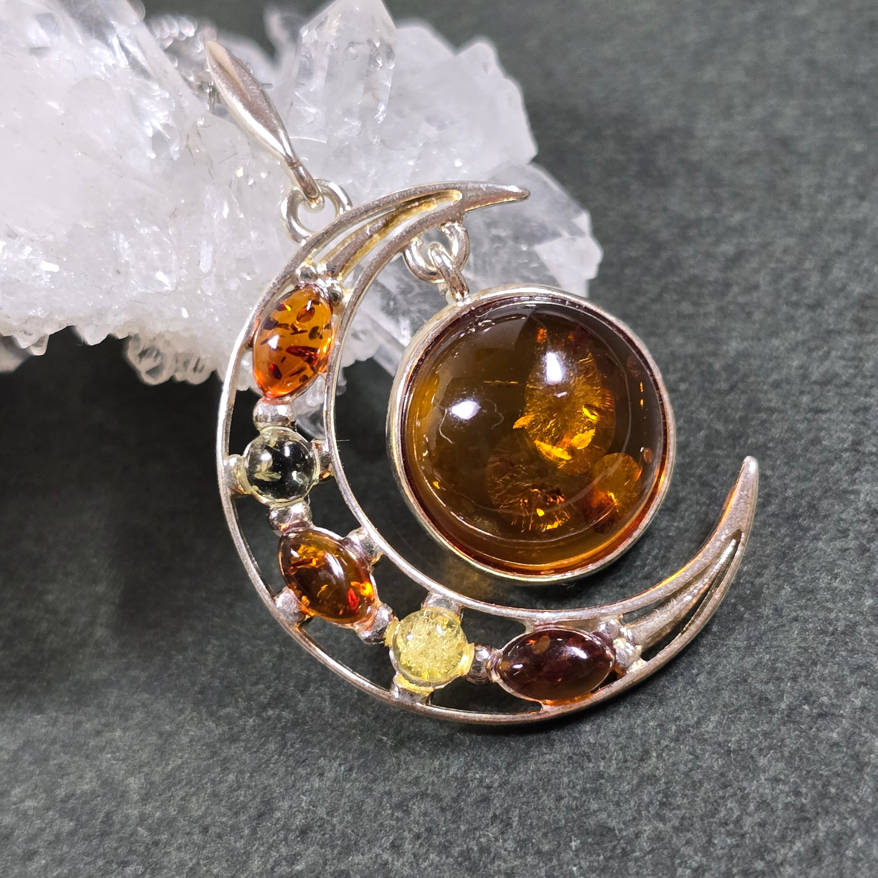 バルト海アンバー ペンダント 月と太陽 琥珀 ネックレス | Momi  