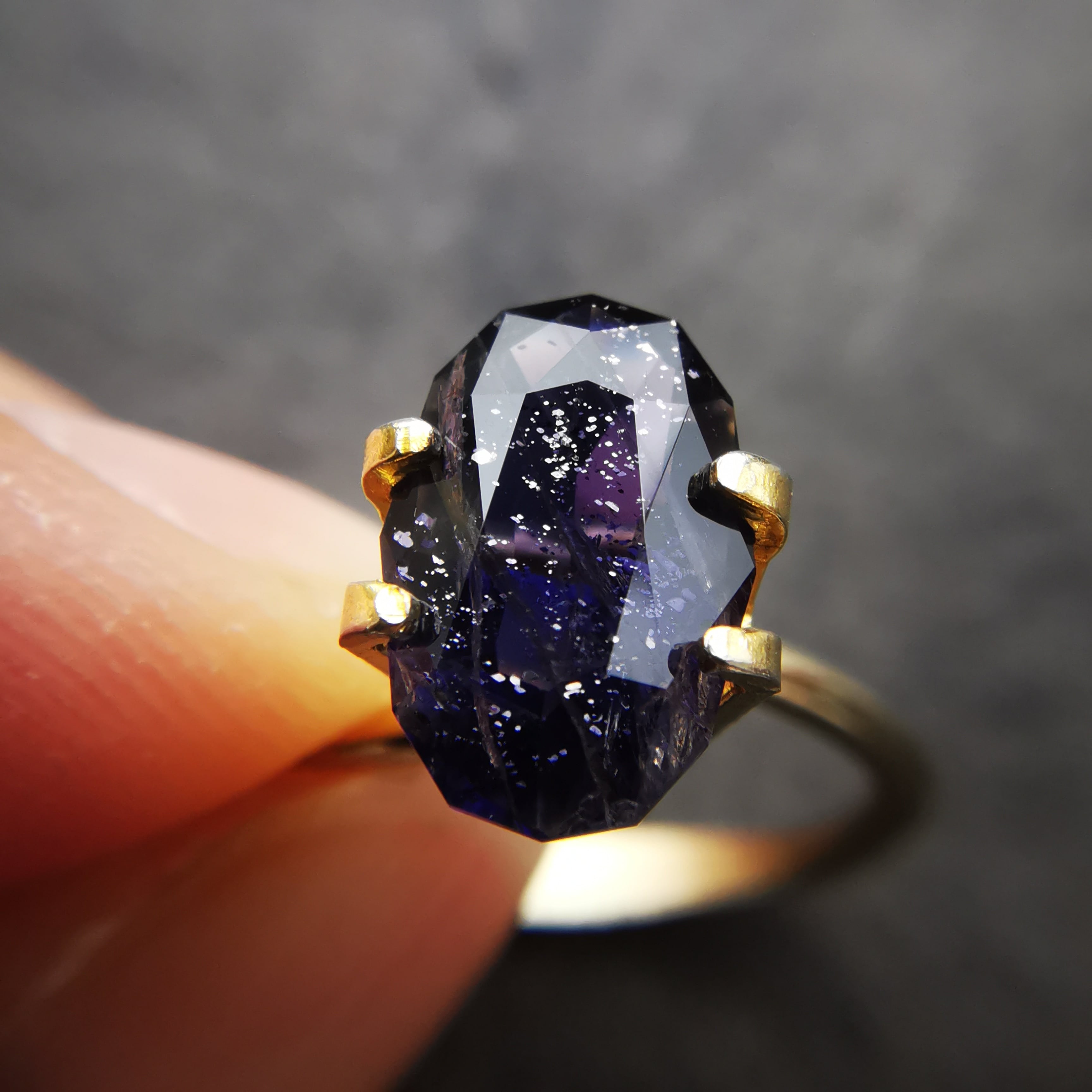 アイオライトサンストーン 1.56ct / W-3215A | Tam＆Tam Gem