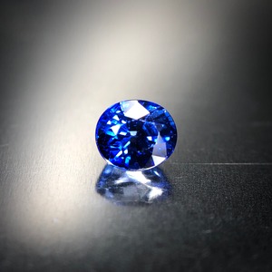 ノーブルな青色のブリリアンス 0.35ct 天然 ブルーサファイア