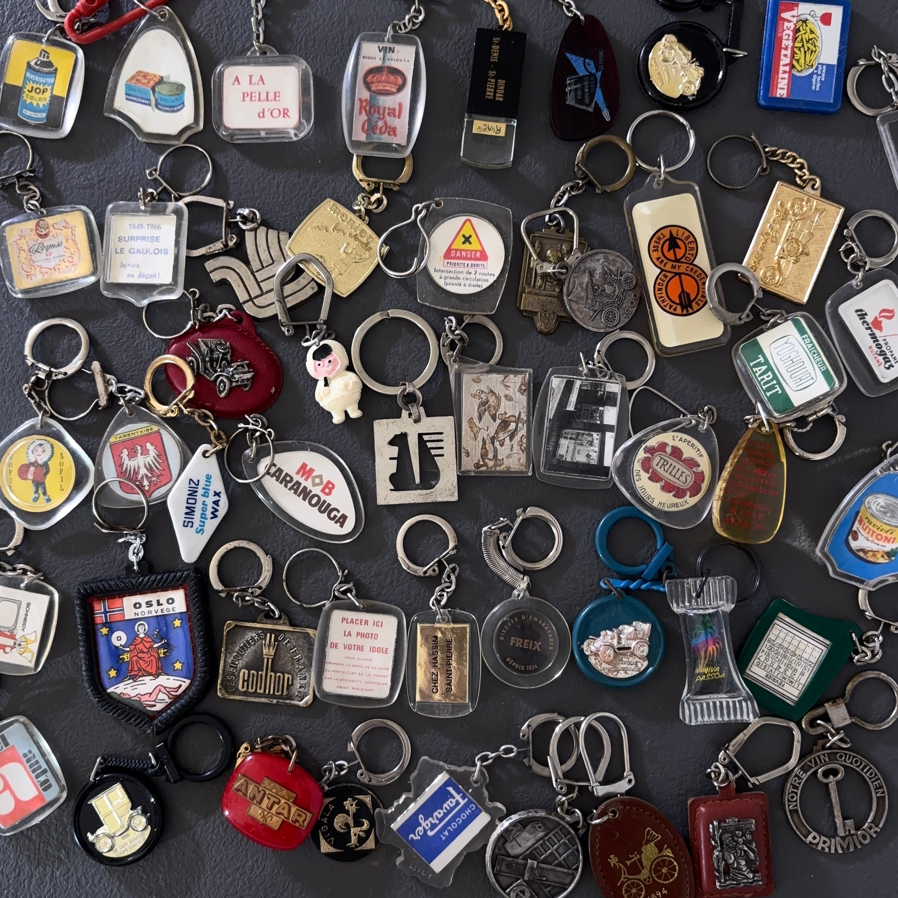 100個！フランス ヴィンテージ 広告 キーホルダー まとめ ロット K5 100個！フランス ヴィンテージ 広告 キーホルダー まとめ ロット K5