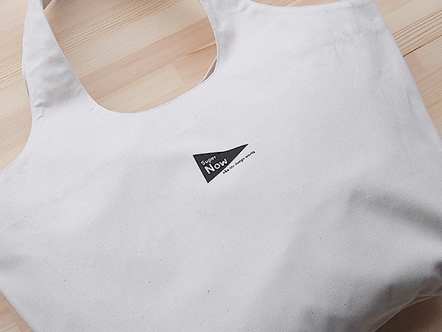 ショッピングショルダーバッグ（TOTE BAG OFF WHITE "Super Now"）