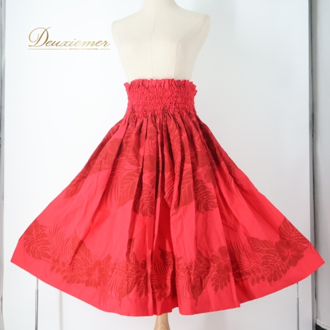 フラダンス 衣装 ワンピース ドレス レッド系 ハイビスカス柄 モンステラ柄 ハワイアンプリント アロハ フラ ダンス レッスン 練習 赤 華やか 鮮やか かわいい おしゃれ 上品 大人っぽい シングル スカート シンプル ふんわり かわいいデザイン パーティー ステージ衣装 ビーチ ハワイ フェスティバル オシャレ レディース 女性用