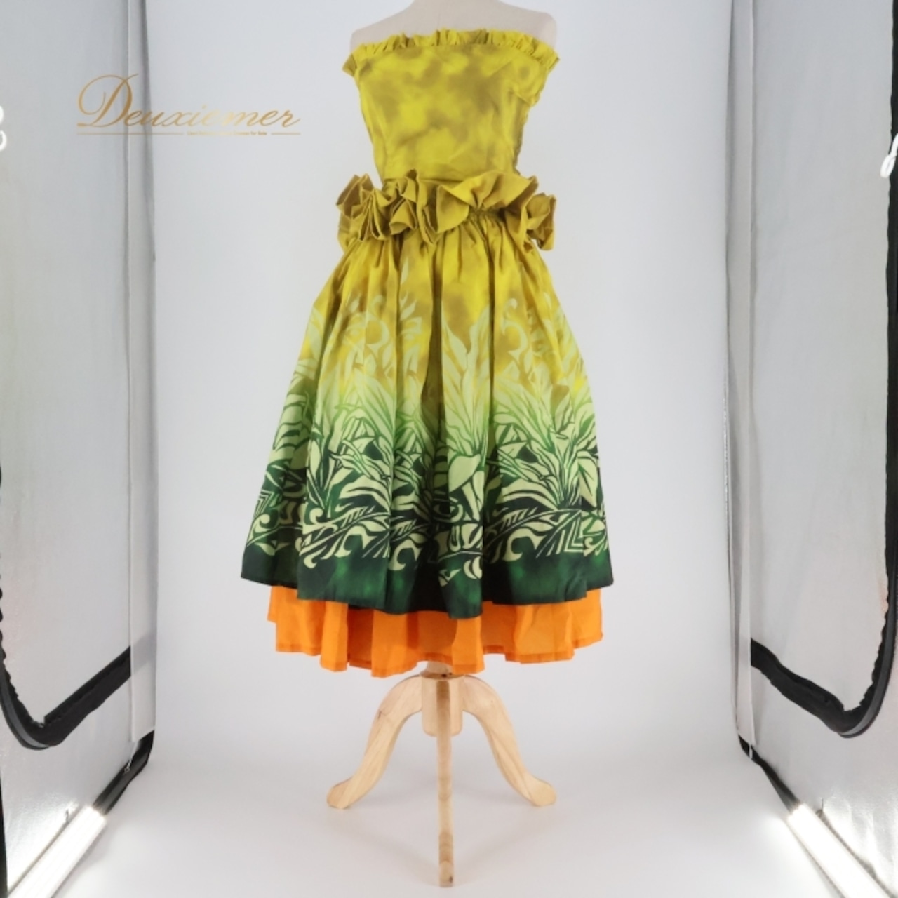 フラダンス 衣装 ツーピース セットアップ 上下セット アロハスタンダード イエロー系 ALOHA STANDARDS グラデーション チューブトップ パニエ かわいい 鮮やか 華やか 明るい ハワイアン アロハ ハワイアンプリント フラ ダンス レッスン