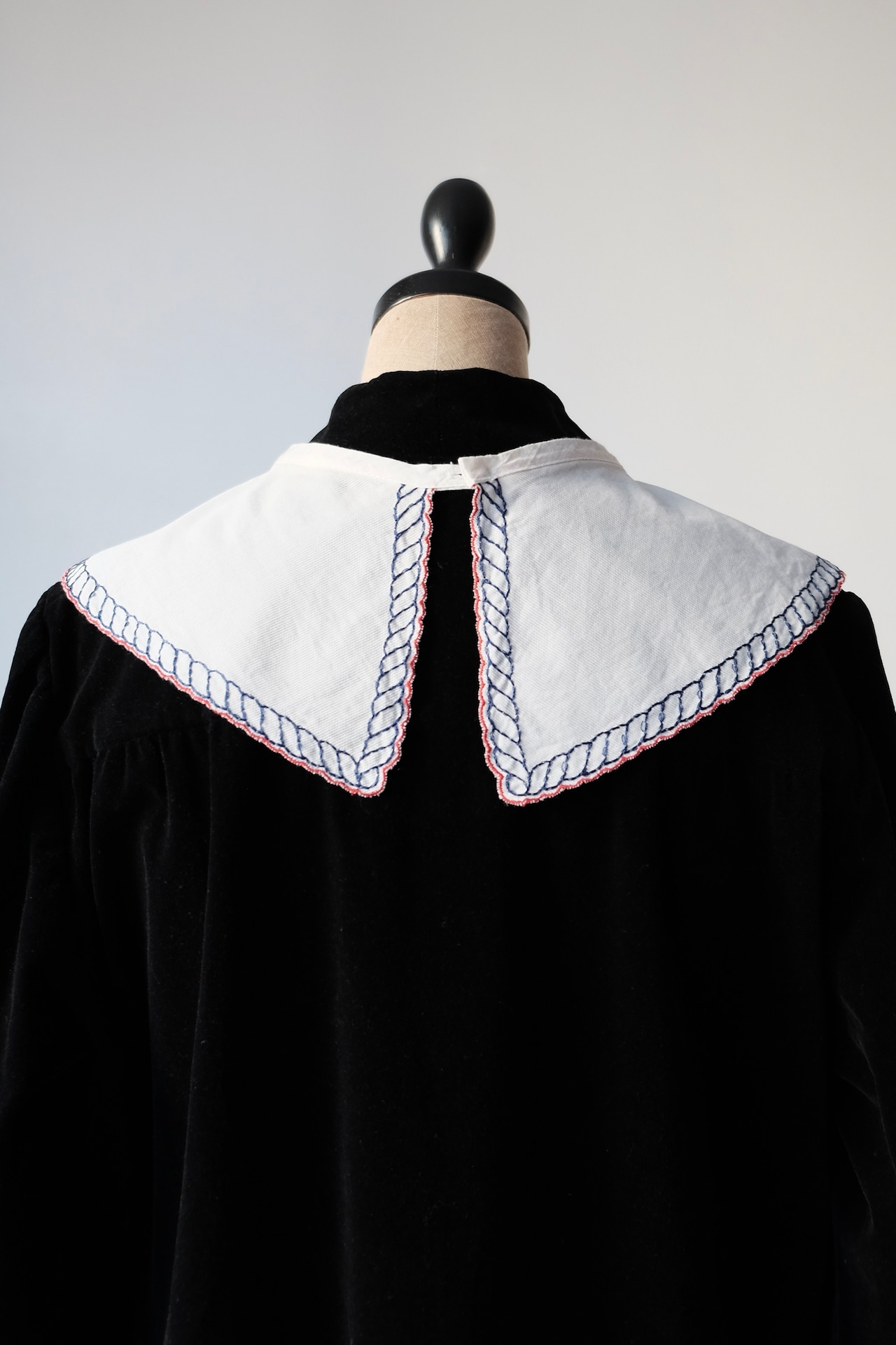 Stitched trim collar