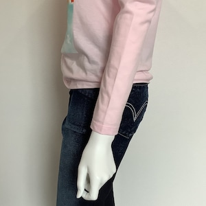 Vivid mammoth (マンモスの水浴び )  ロングTシャツ( Vネック ) フロストピンク