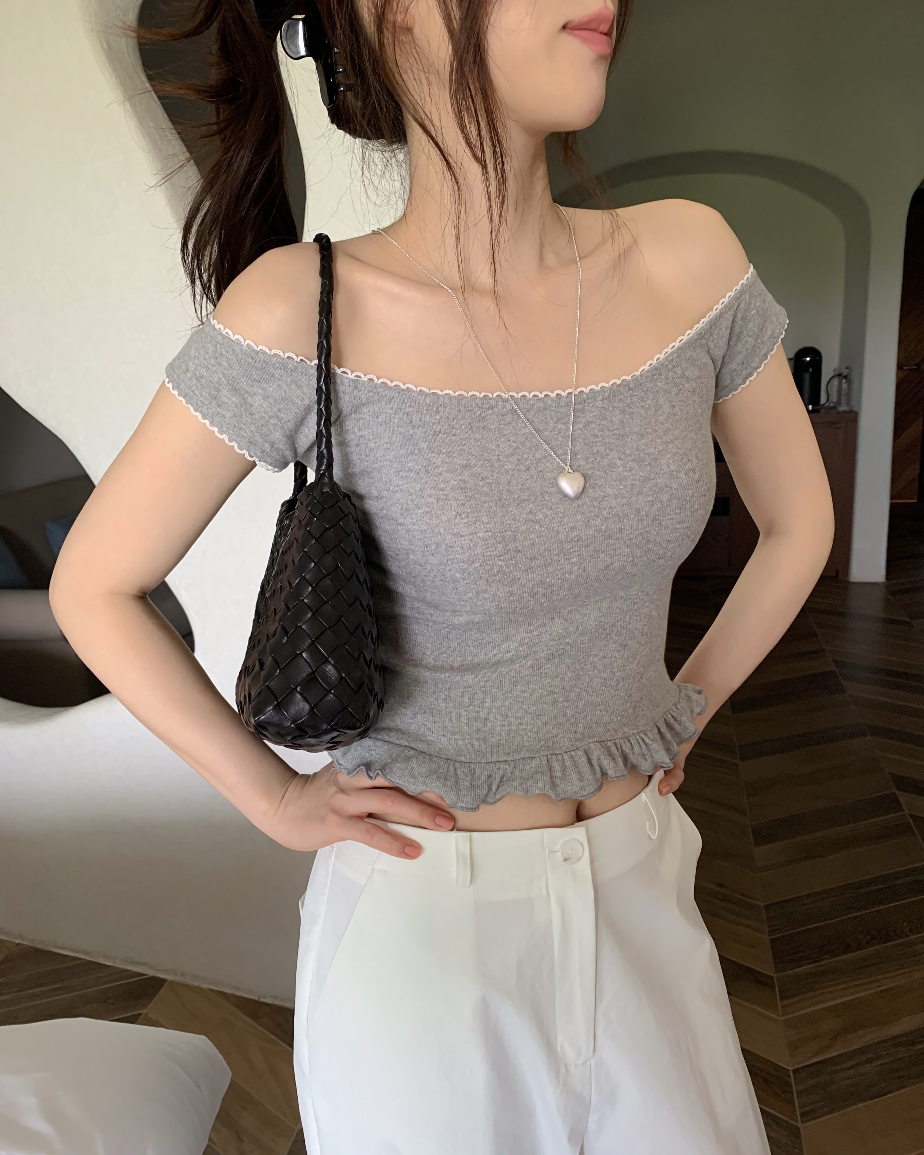 (予約)ezediary / May Eyelet Off-Shoulder Tee / 2color