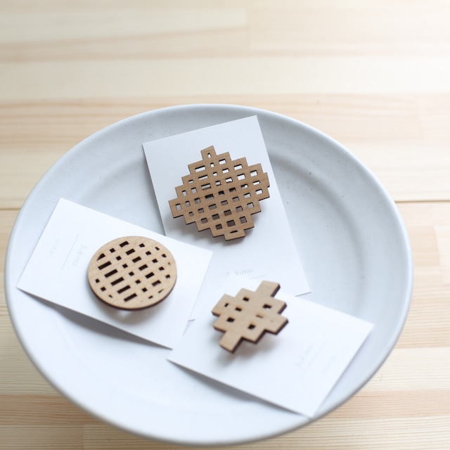 Waffle brooch square / ワッフルブローチしかく