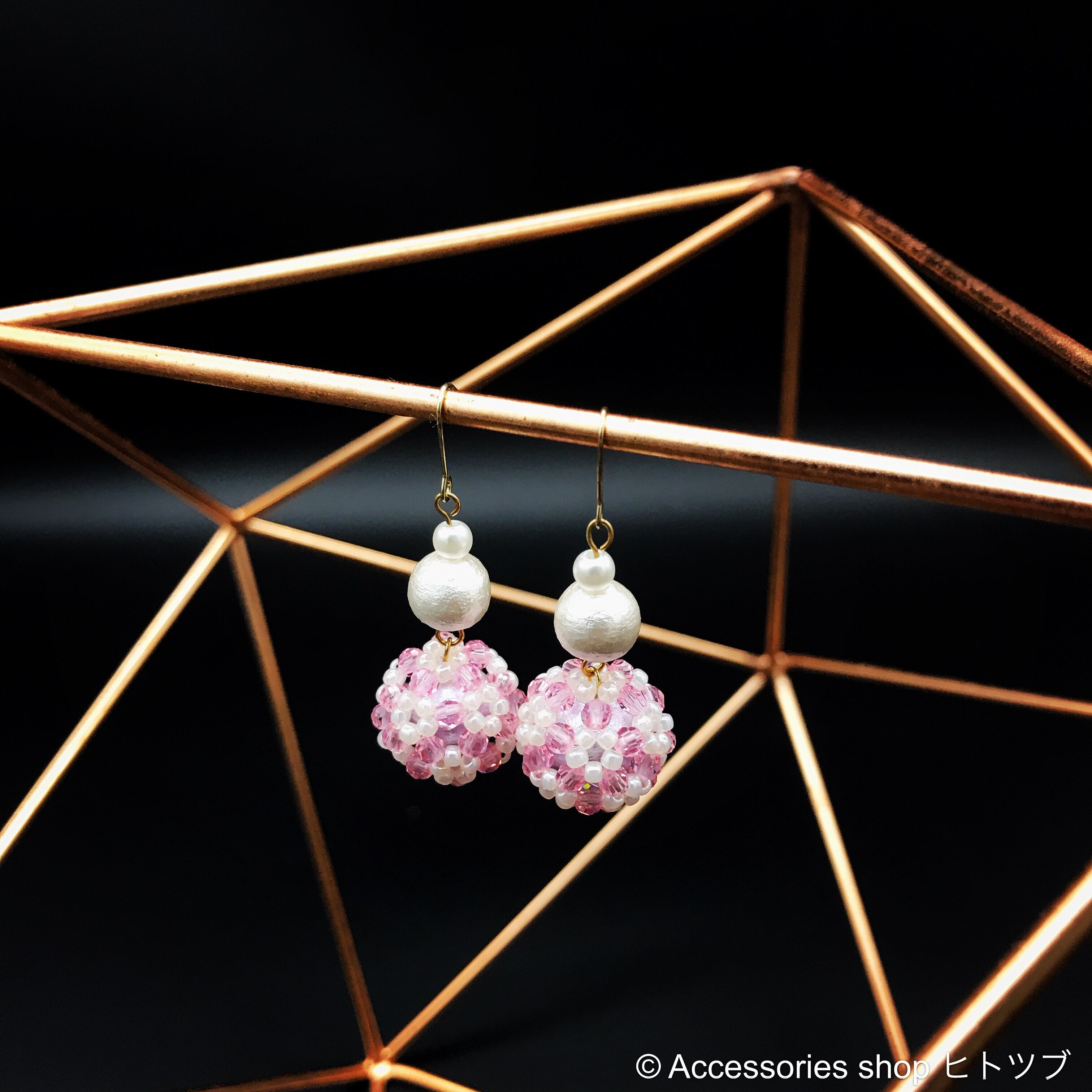 0065:スワロフスキー ピンクビーズボールとコットンパールの3連ピアス
