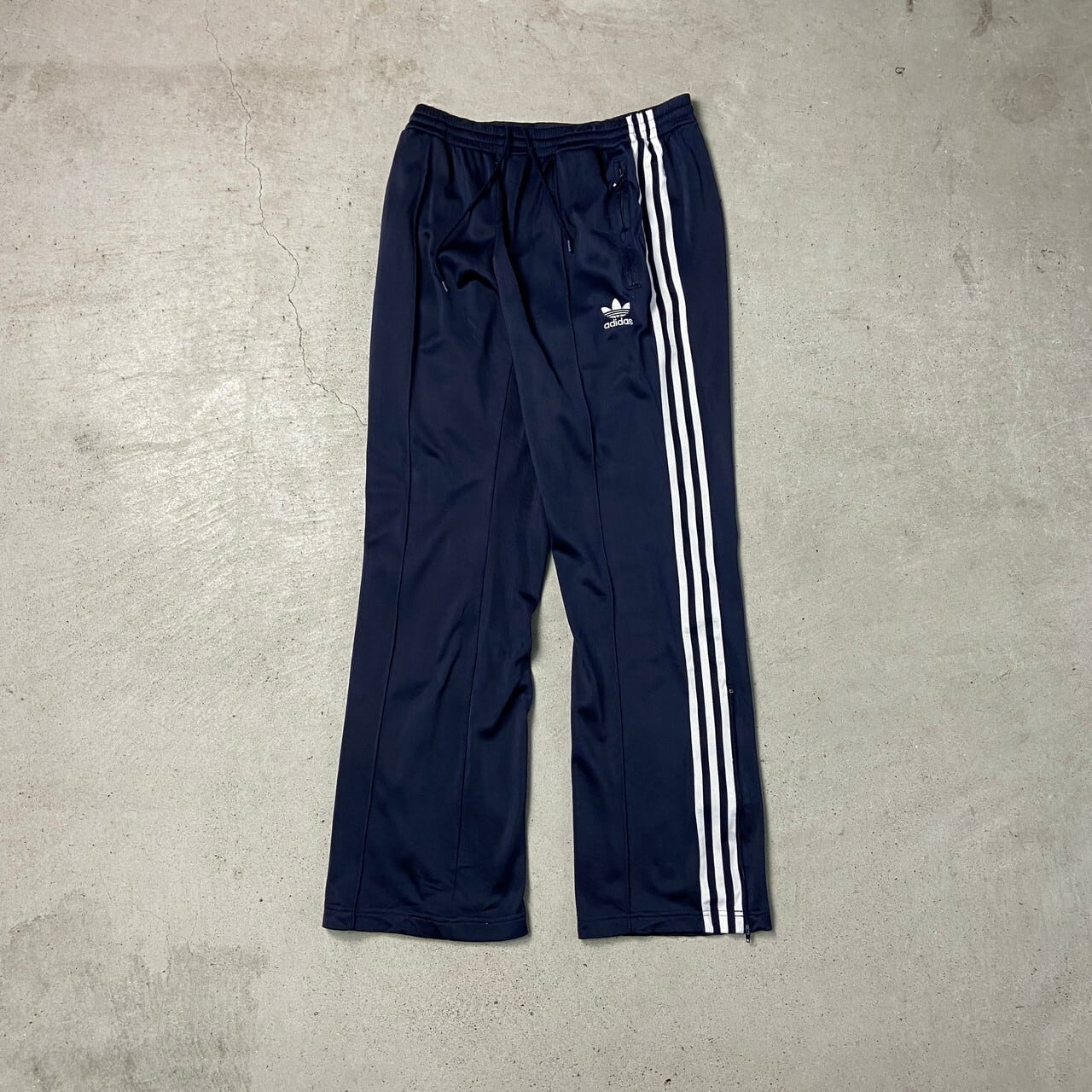 00年代 adidas アディダス トラックパンツ 復刻黒タグ 万国旗 ジャージ サイドファスナー メンズL相当 古着 00s Y2K  トレフォイルロゴ ヴィンテージ VINTAGE サイドライン 紺色【ジャージ,ナイロンパンツ】/ネイビー | cave 古着屋【公式】古着通販サイト