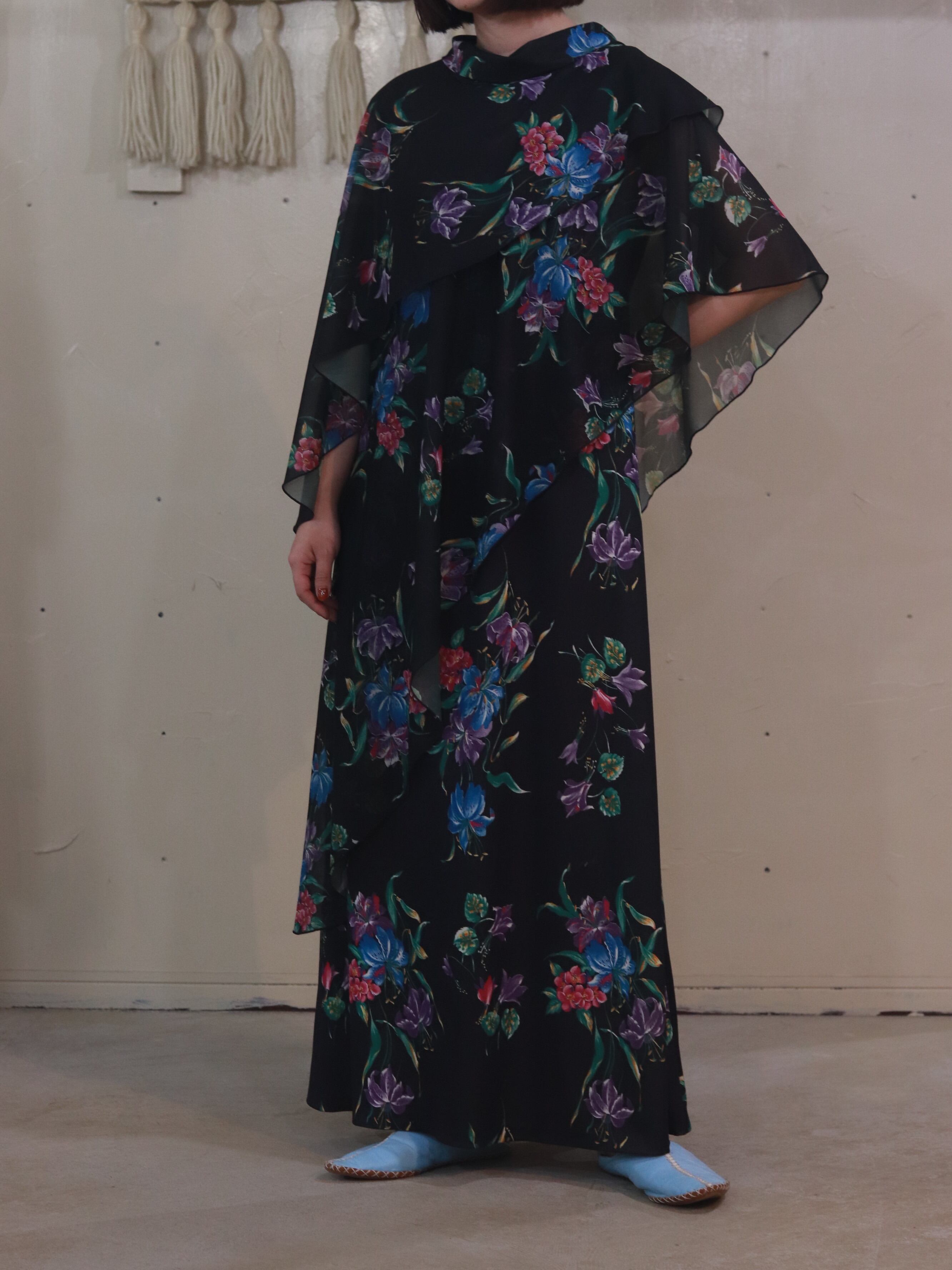 SLEEVELESS LAYERED DRESS