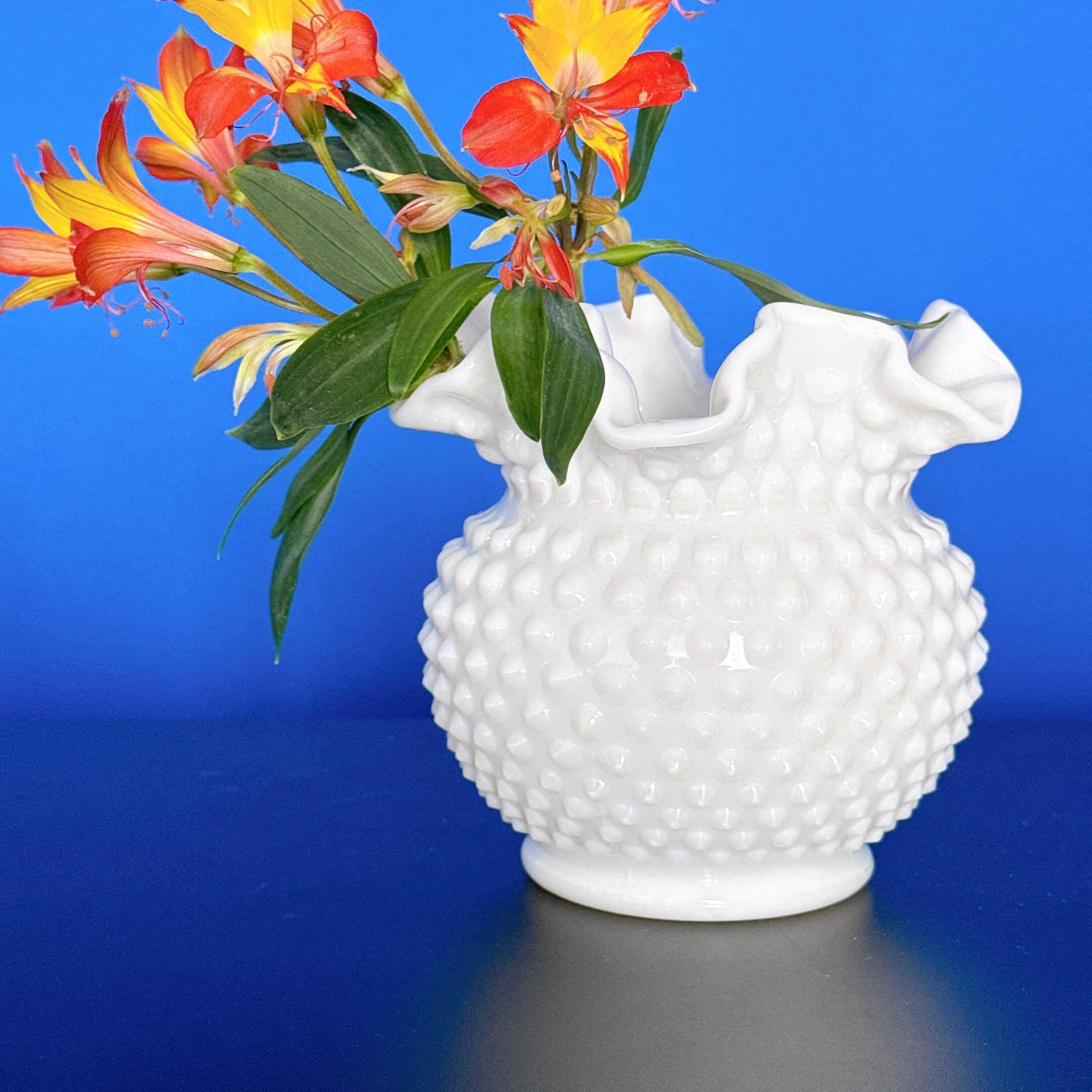 ♥ヴィンテージ ♥シェルホワイトに　グリーンのドット　花瓶 東ドイツ製ヴィンテージ陶器花瓶 雅な一輪挿し