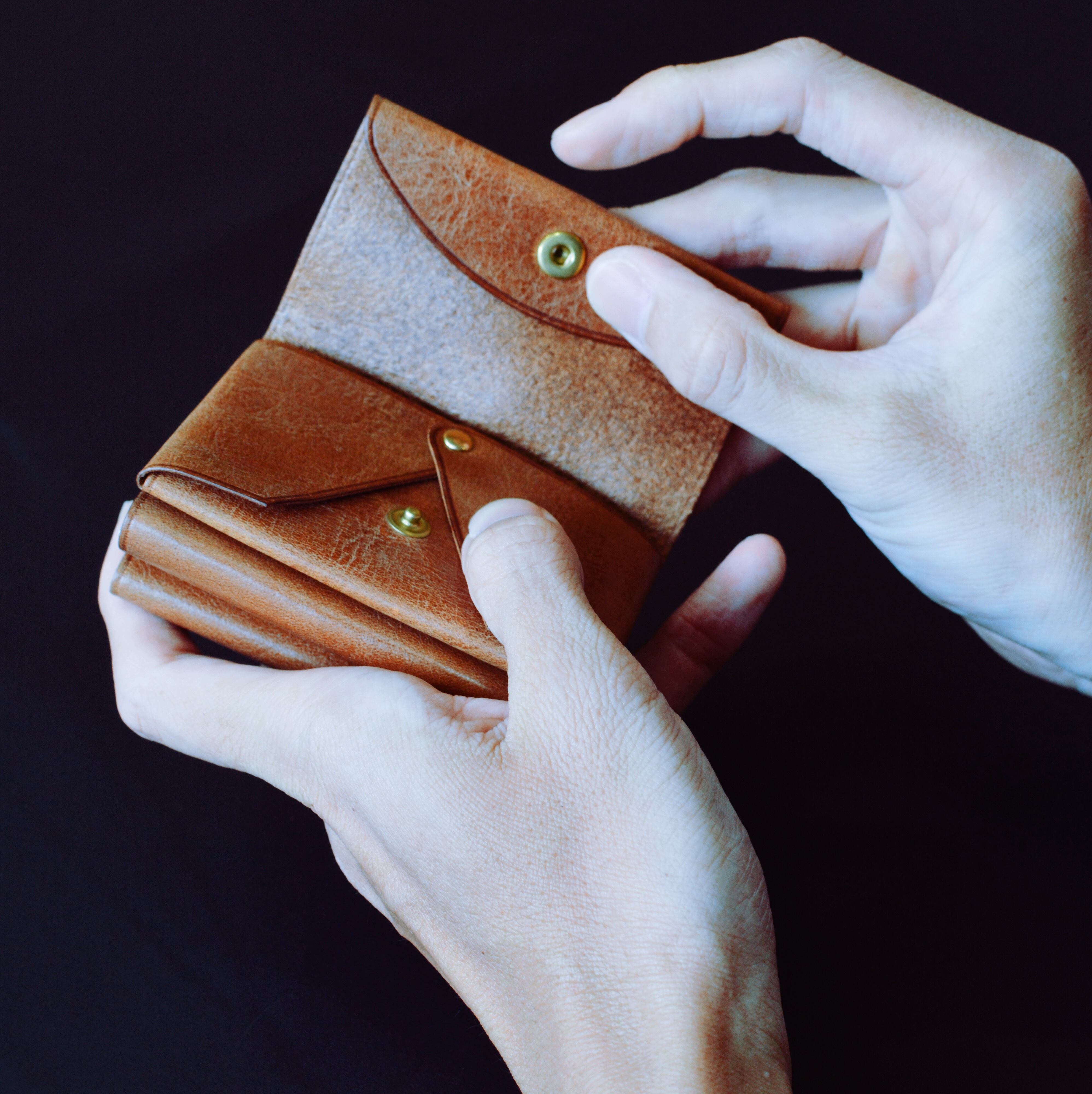 コンパクトウォレット お札とカードと小銭も ブラウン | l.w.leather