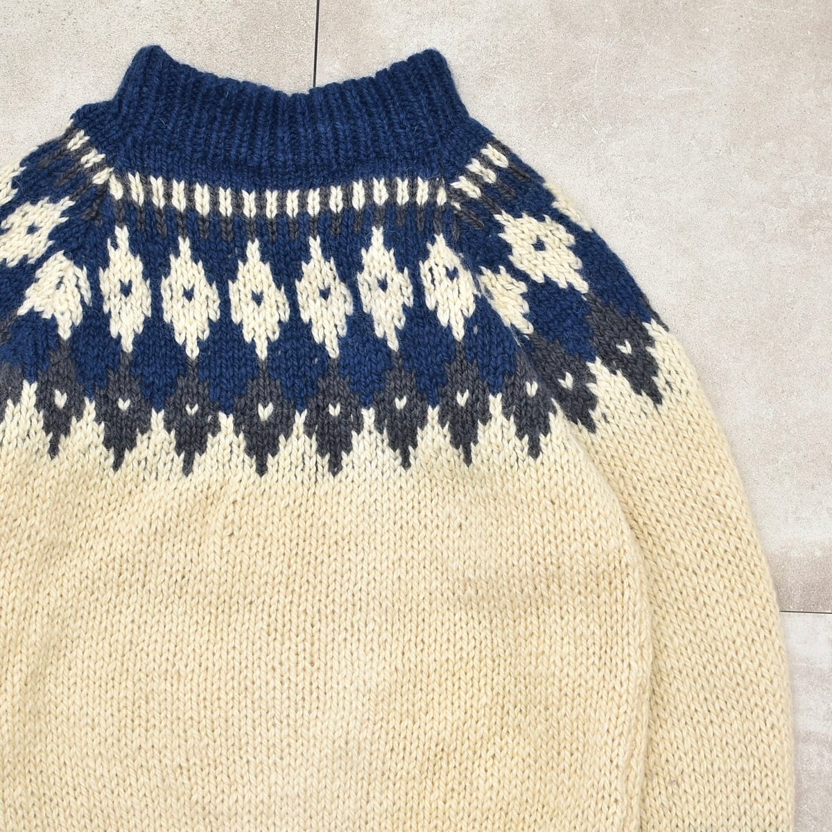 Nordic pattern mock neck pullover knit
