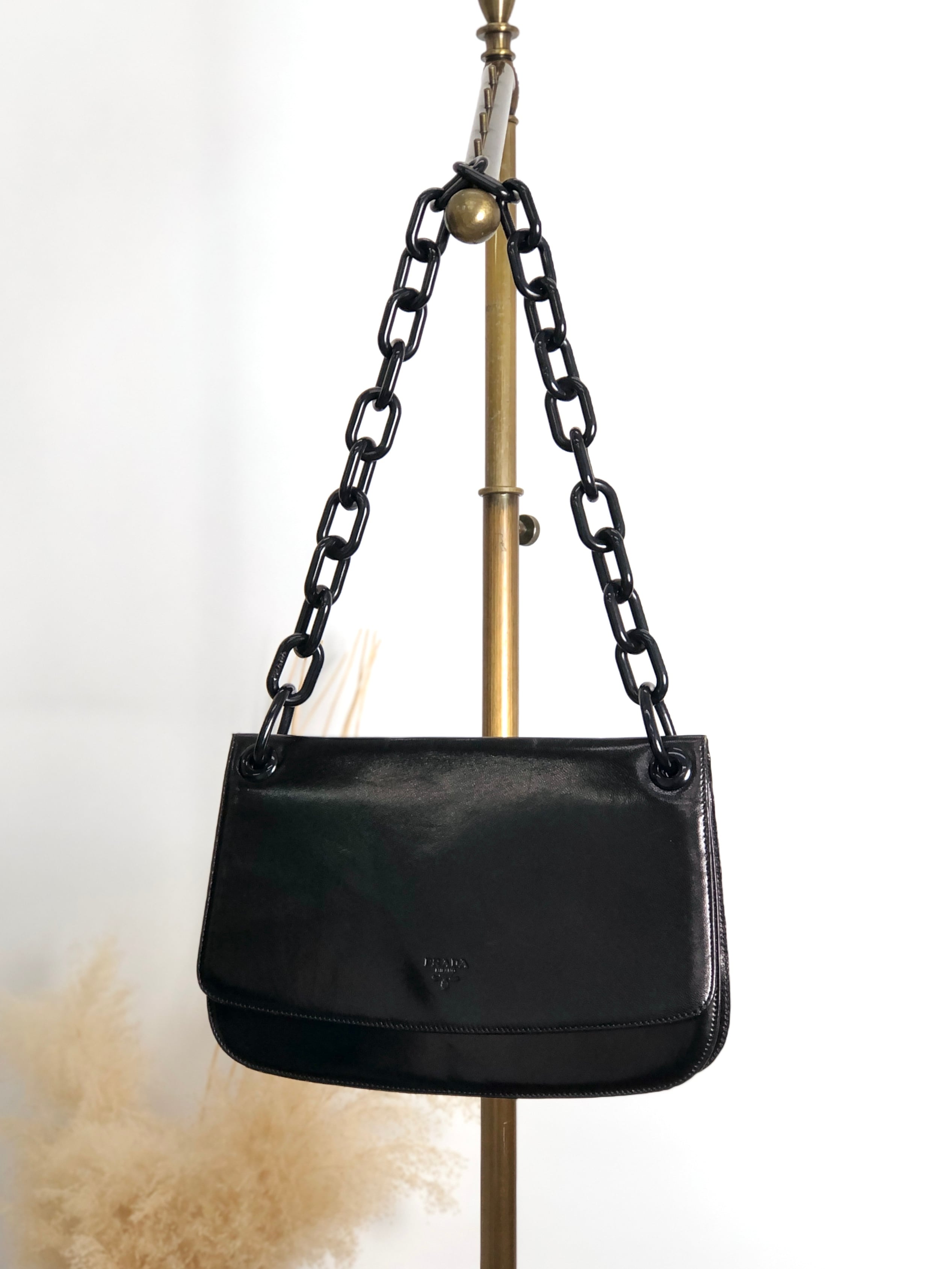 PRADA プラダ ショルダーバッグ ブラック プラチェーン レザー