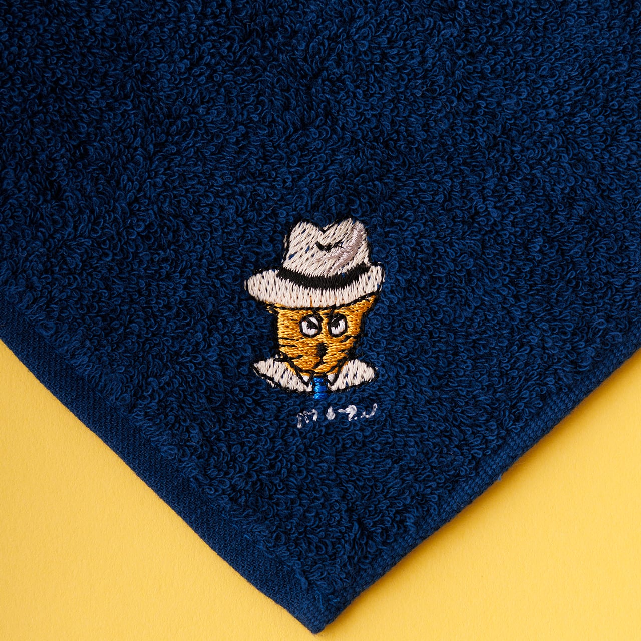 安西水丸 刺繍タオル （猫マーロウ） | WIHL SHOP 早稲田大学国際文学