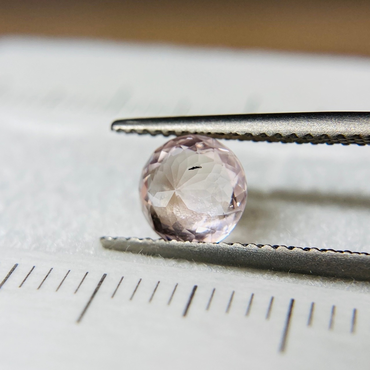 ピーチカラー サファイア 約1.3ct ほくろ付き