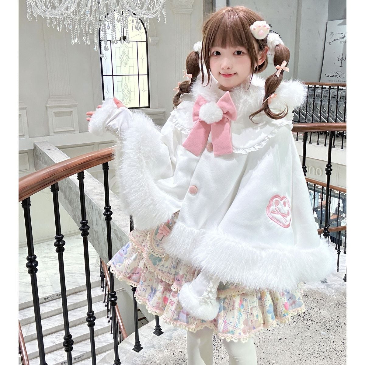 ファートリムフード付きふわふわ装飾ケープ | Maiden's Rêve