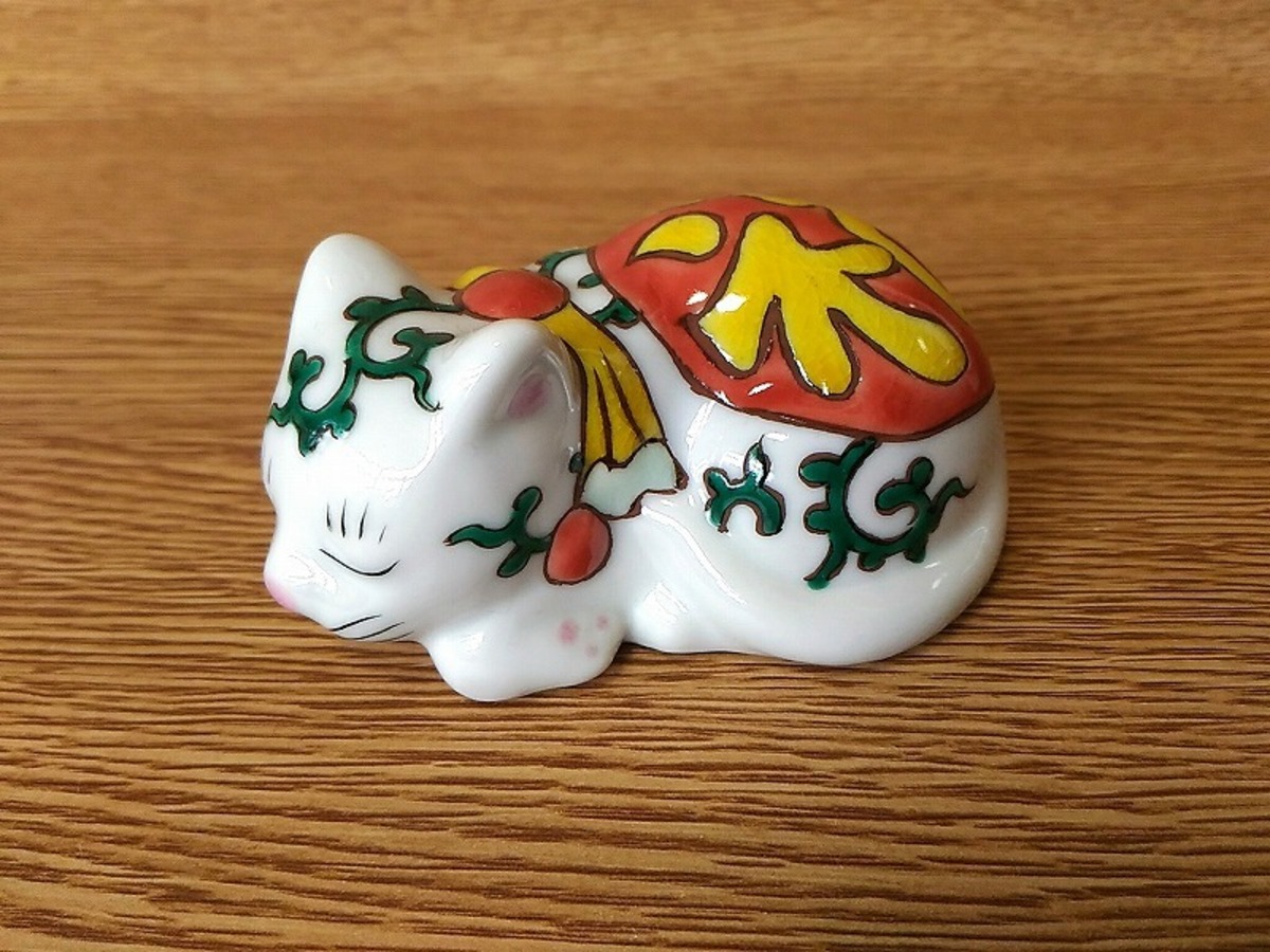眠り猫ミニ 福唐草 朱赤 | SINSAIGAMA