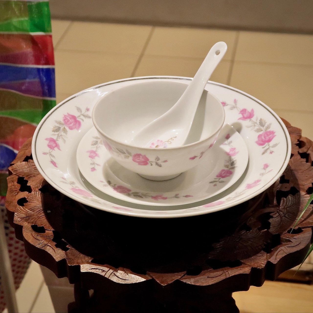 【台湾食器】淡いピンクのお花-小皿